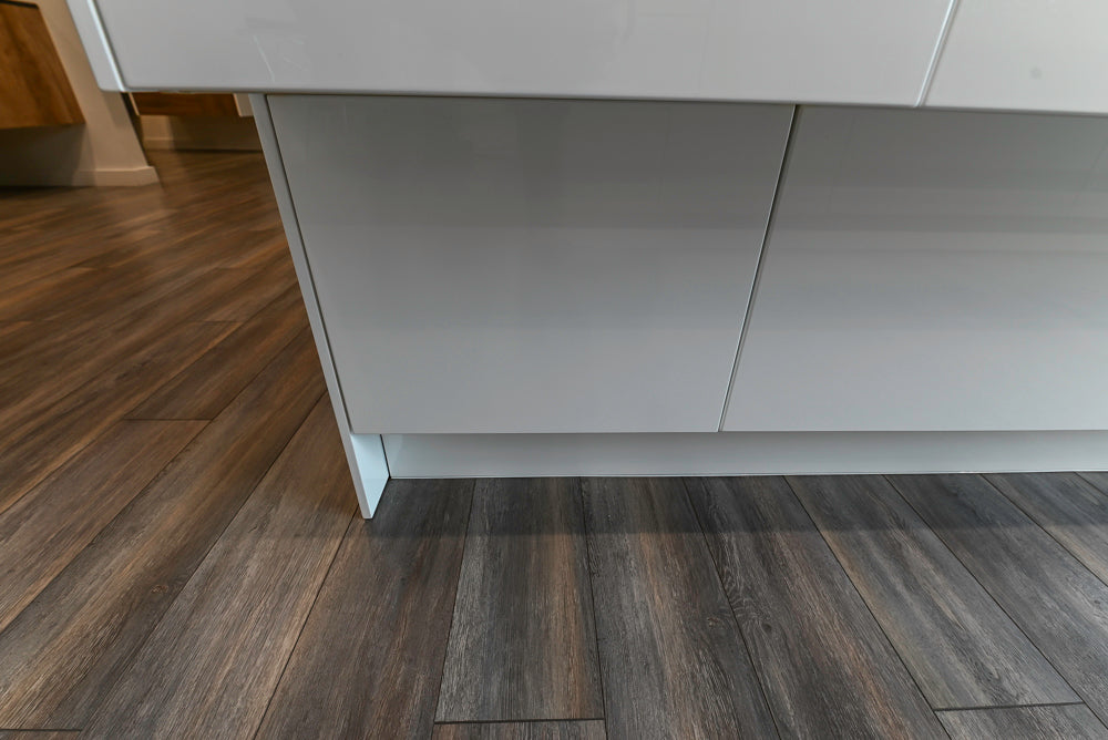 Aster Cucine Modern Glossy White Kitchen with Island