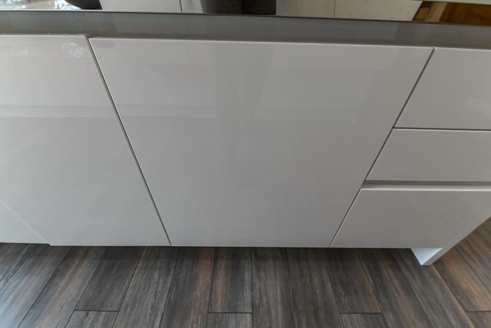 Aster Cucine Modern Glossy White Kitchen with Island