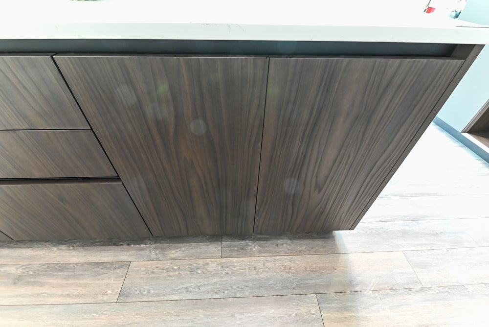Aster Cucine Modern Two-Tone Kitchen with Island & Appliances