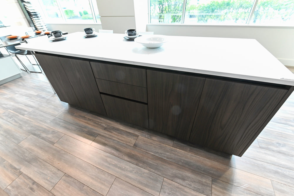 Aster Cucine Modern Two-Tone Kitchen with Island & Appliances