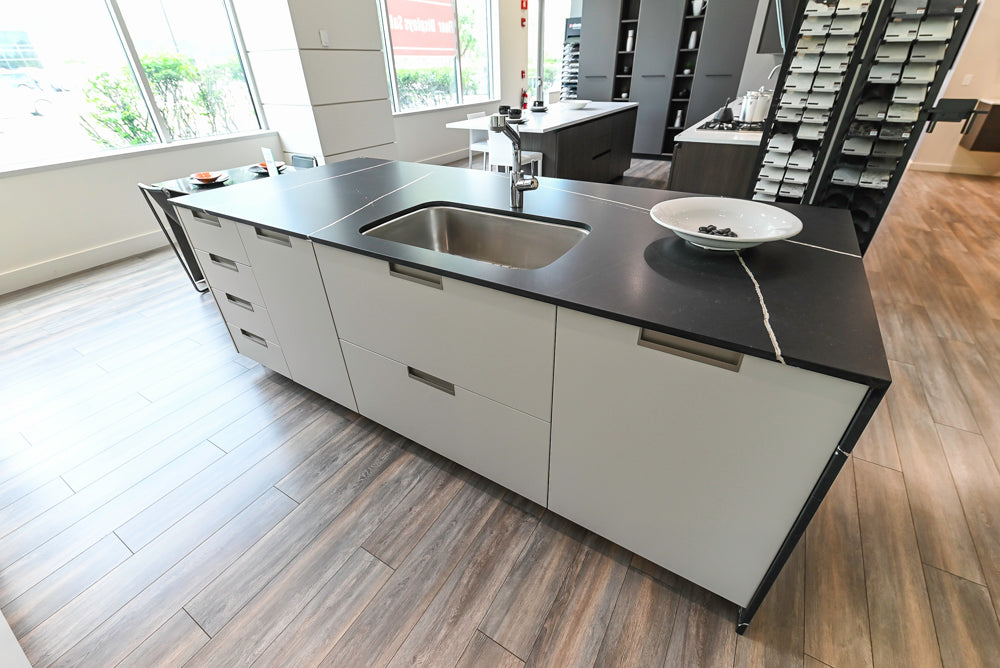 Aster Cucine Modern Lacquered with Metallic Finish Kitchen & Island