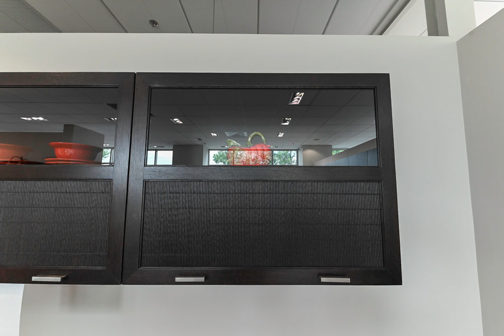 Bamax Transitional Solid Oak Cooking Wall with Red Bamboo Fronts
