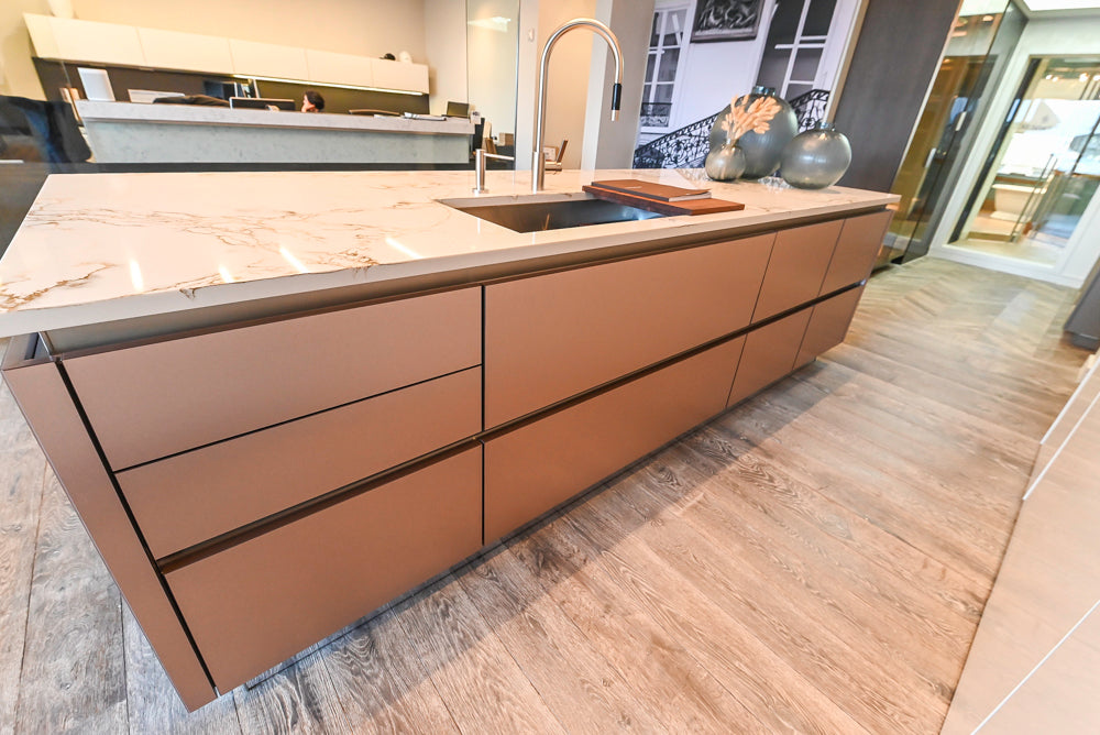 SieMatic S2 Modern Rose Gold Handleless Island with Lotus White Hideaway Pantry | photo 61