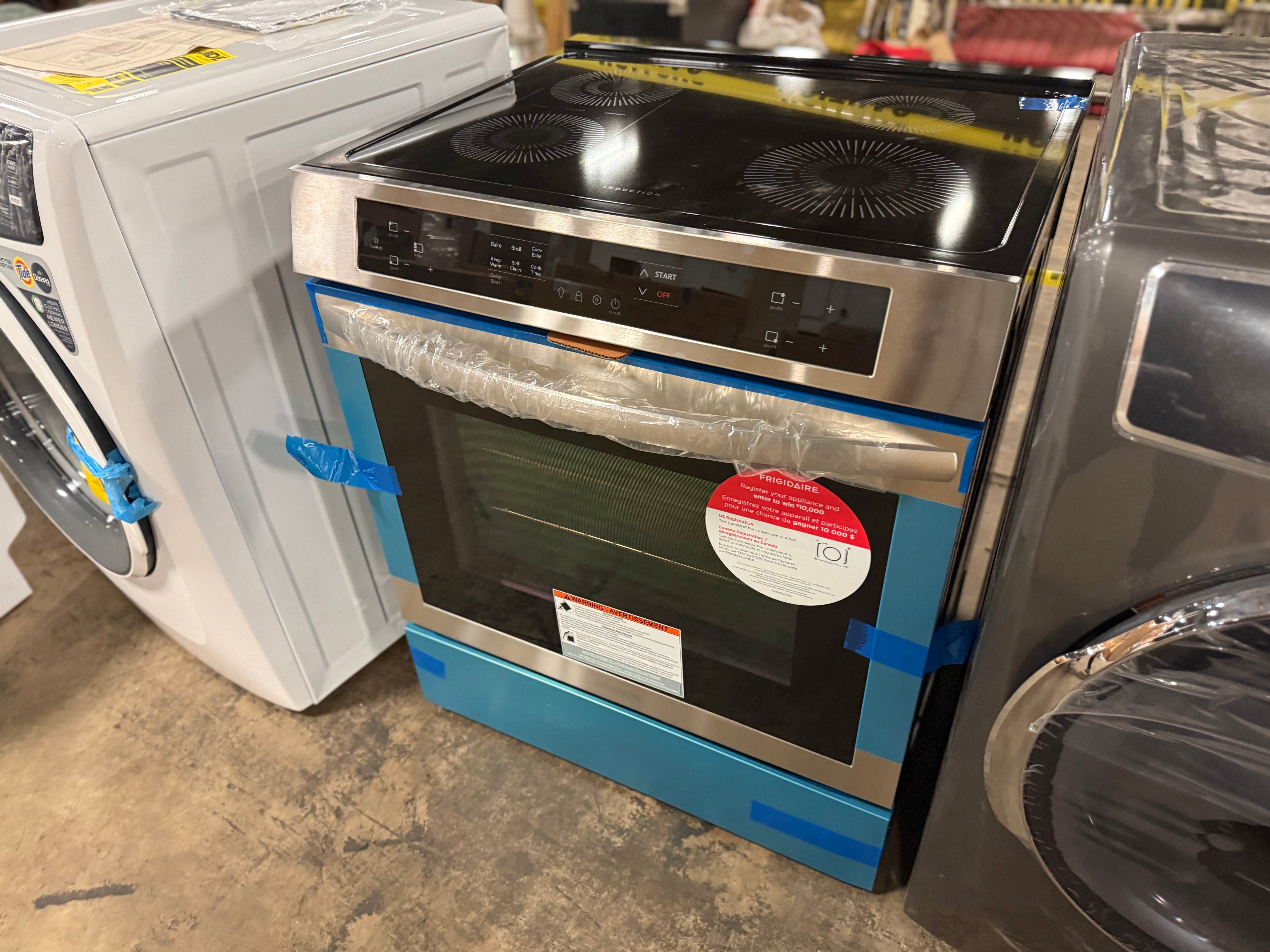 Induction range with True Convection and internal temperature probe FCFI3083AS