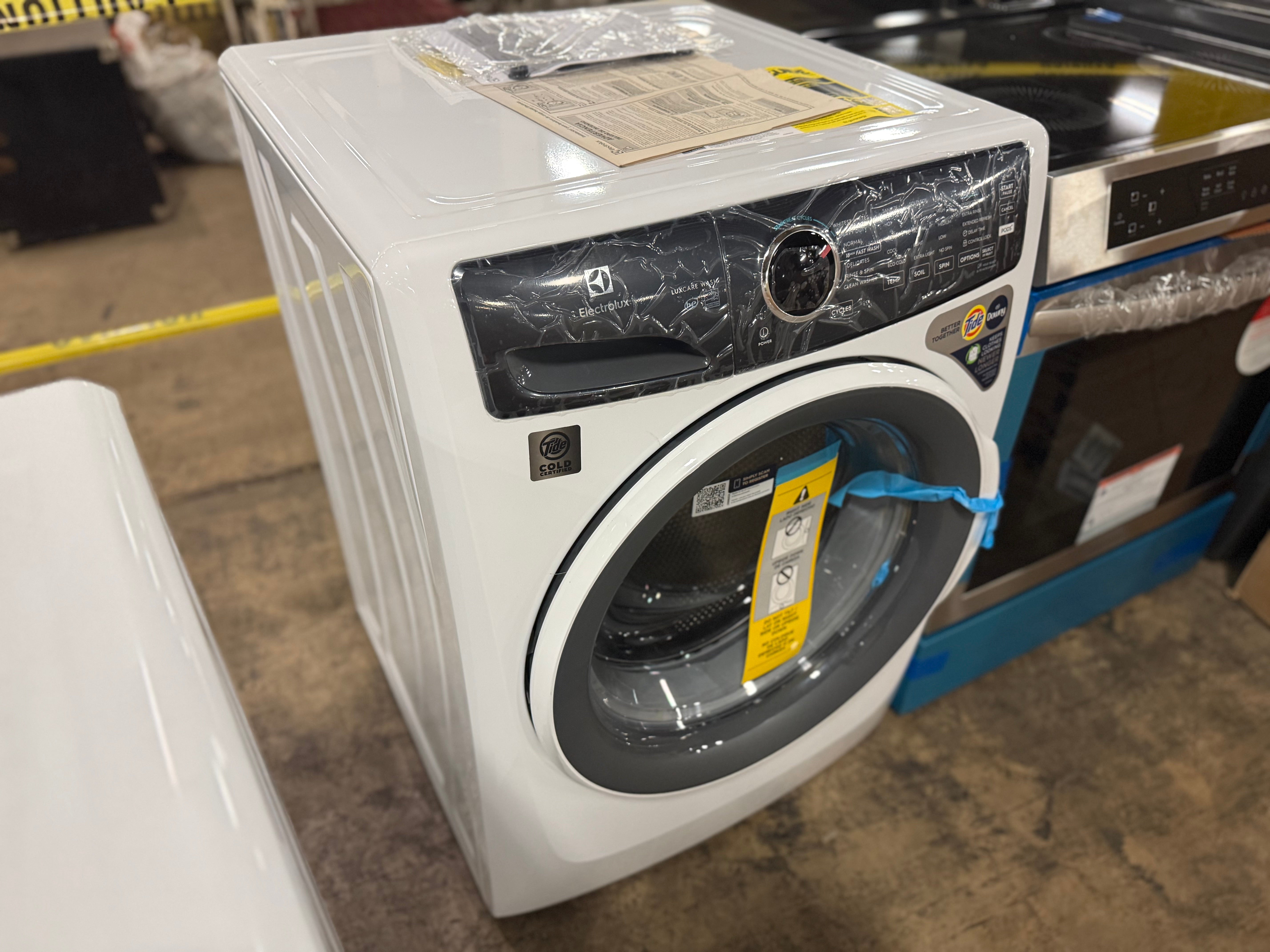 Modern Electrolux ELFW7437AW washer featuring PODS dispenser and fast wash cycle