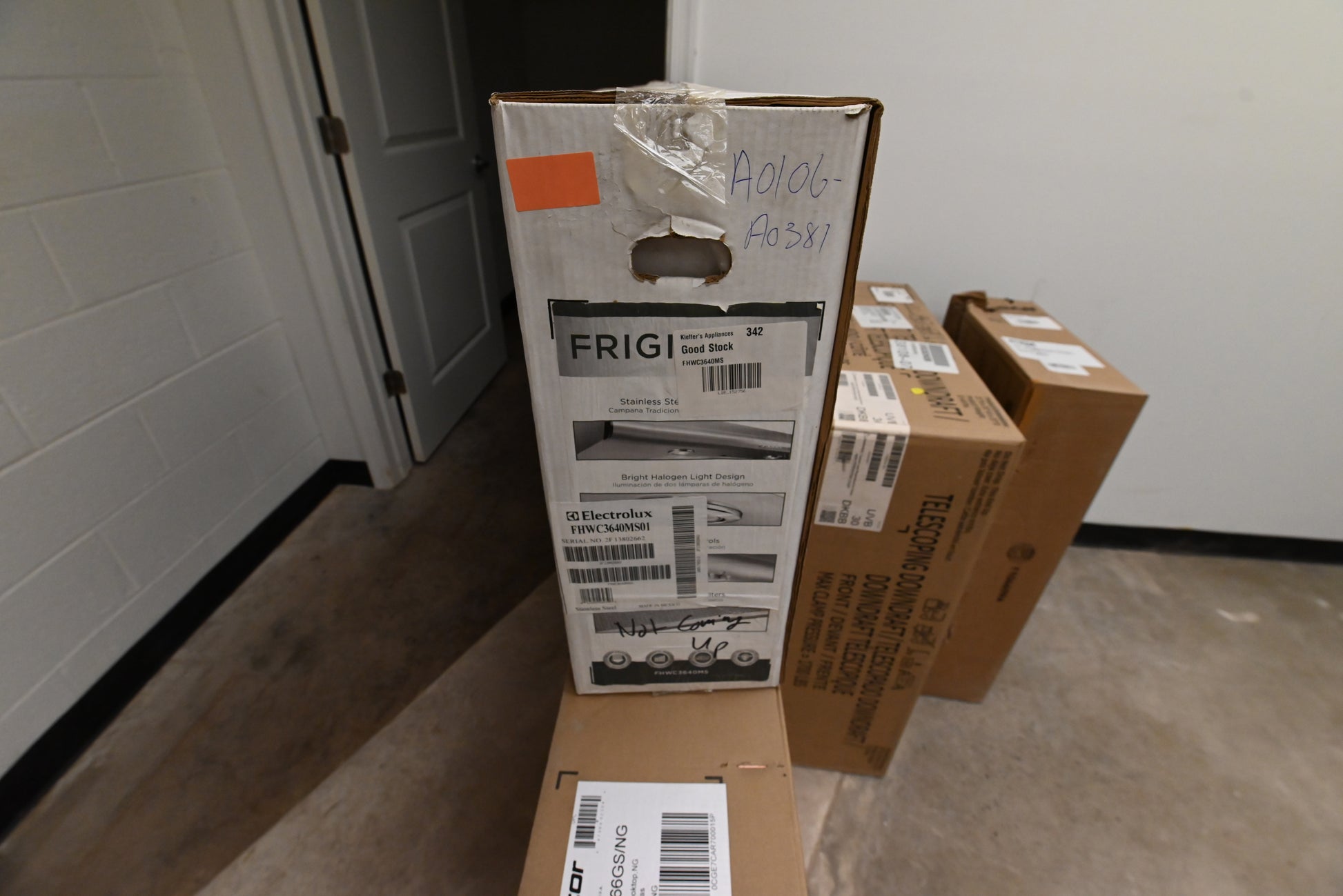 Frigidaire FHWC3640MS 36" Stainless Steel Under Cabinet Range Hood