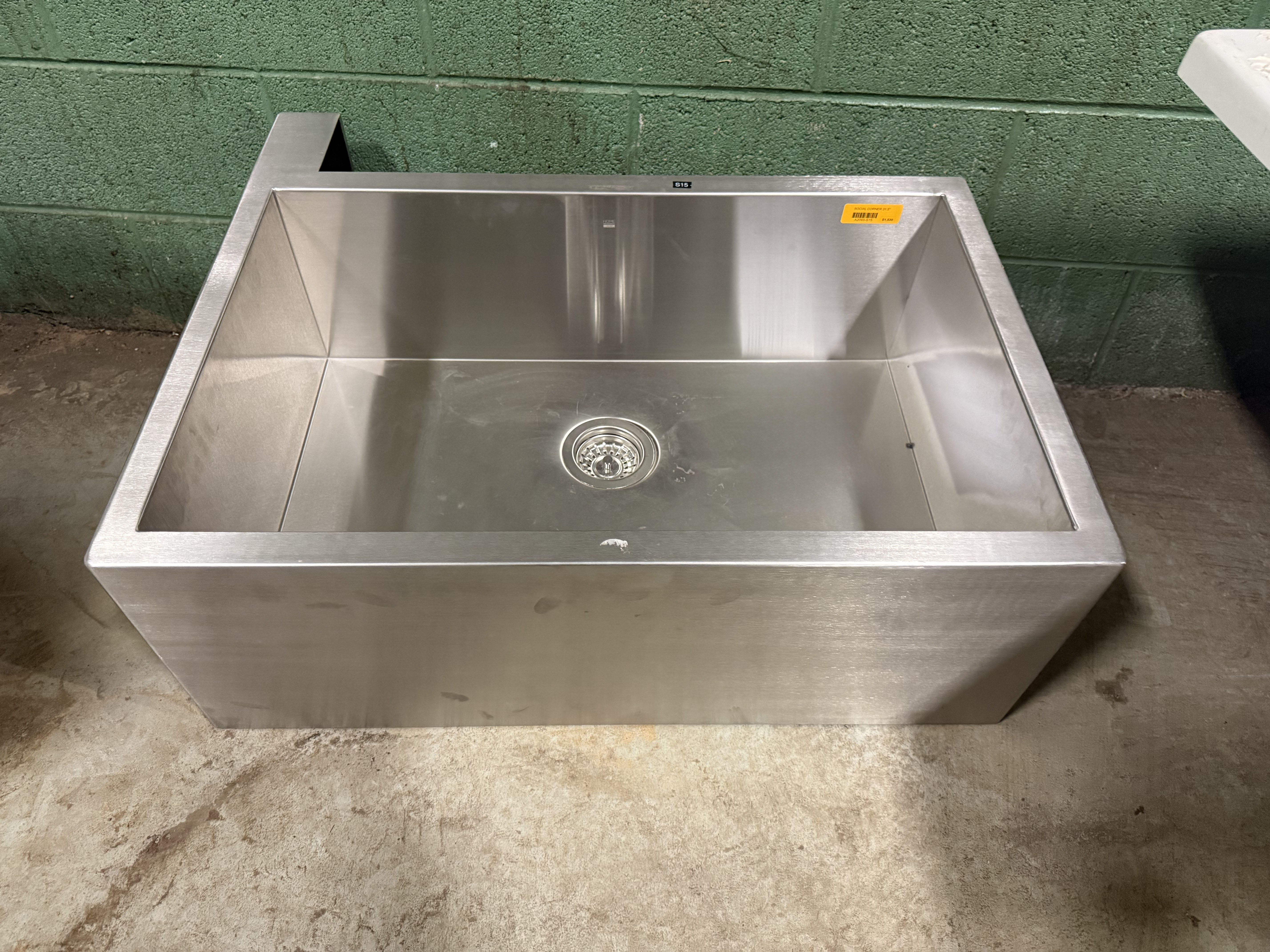 Julien Social Corner 31.5" Stainless Steel Farmhouse Kitchen Sink with Left Corner Apron