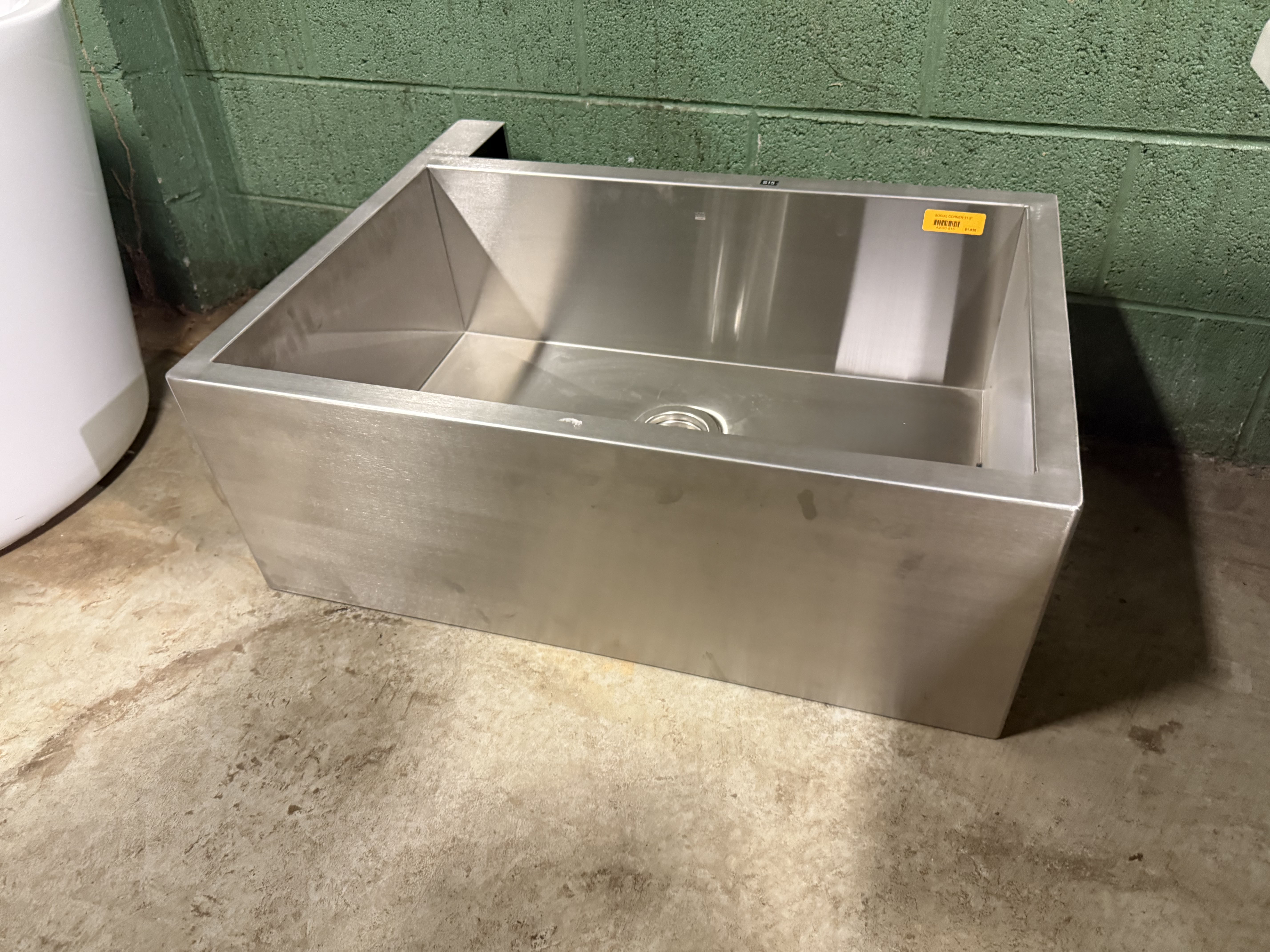 Julien Social Corner 31.5" Stainless Steel Farmhouse Kitchen Sink with Left Corner Apron