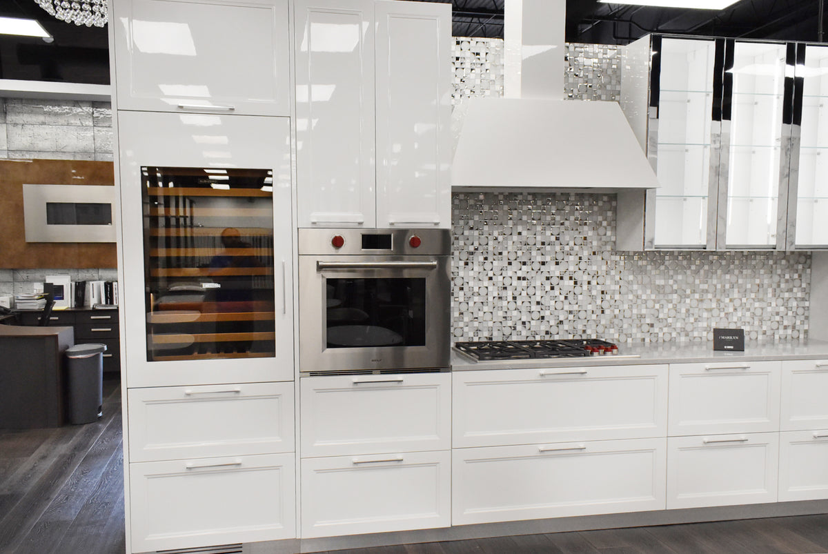 Composit Marilyn Glossy White Modern Showroom Display Kitchen