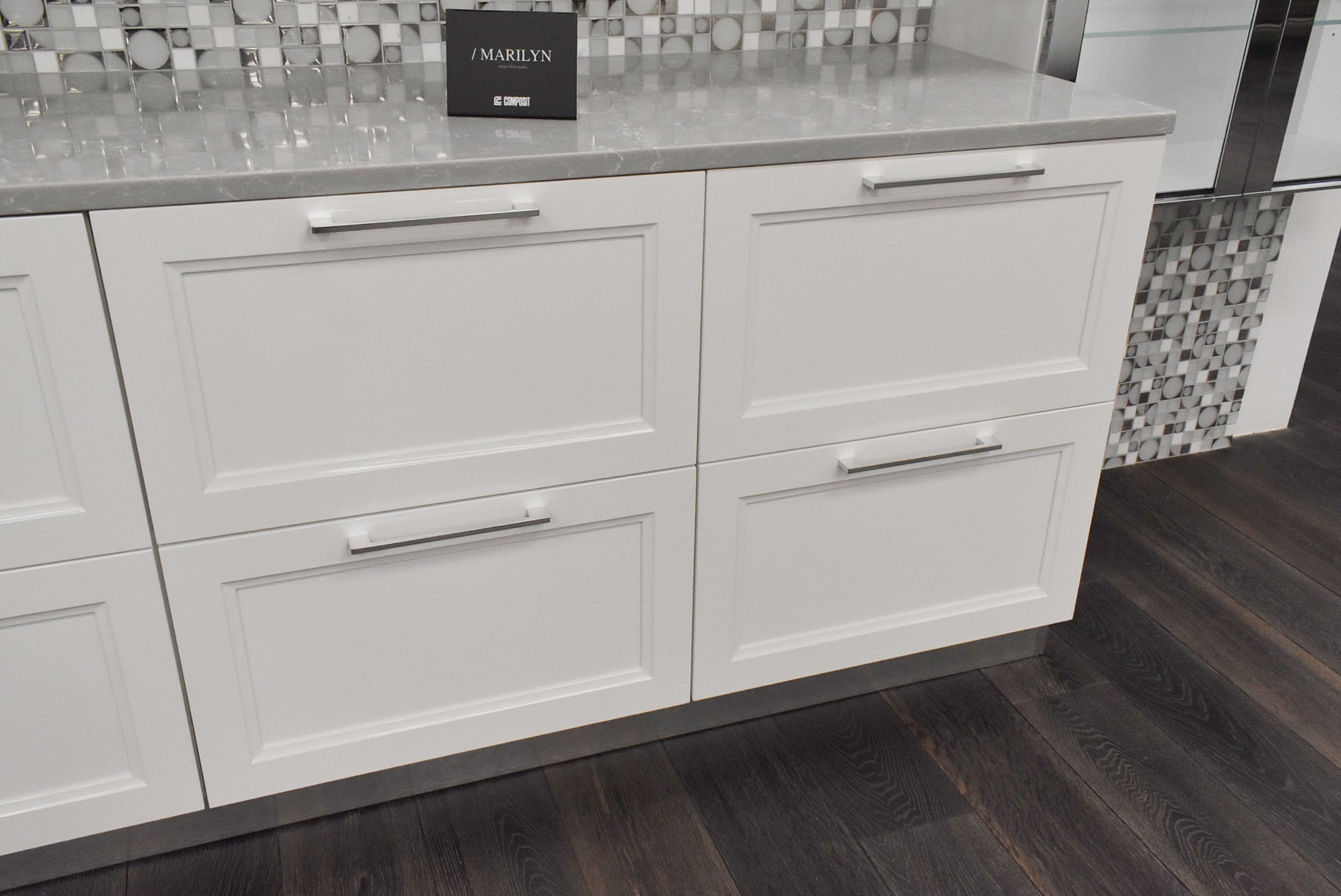 Composit Marilyn Glossy White Modern Showroom Display Kitchen