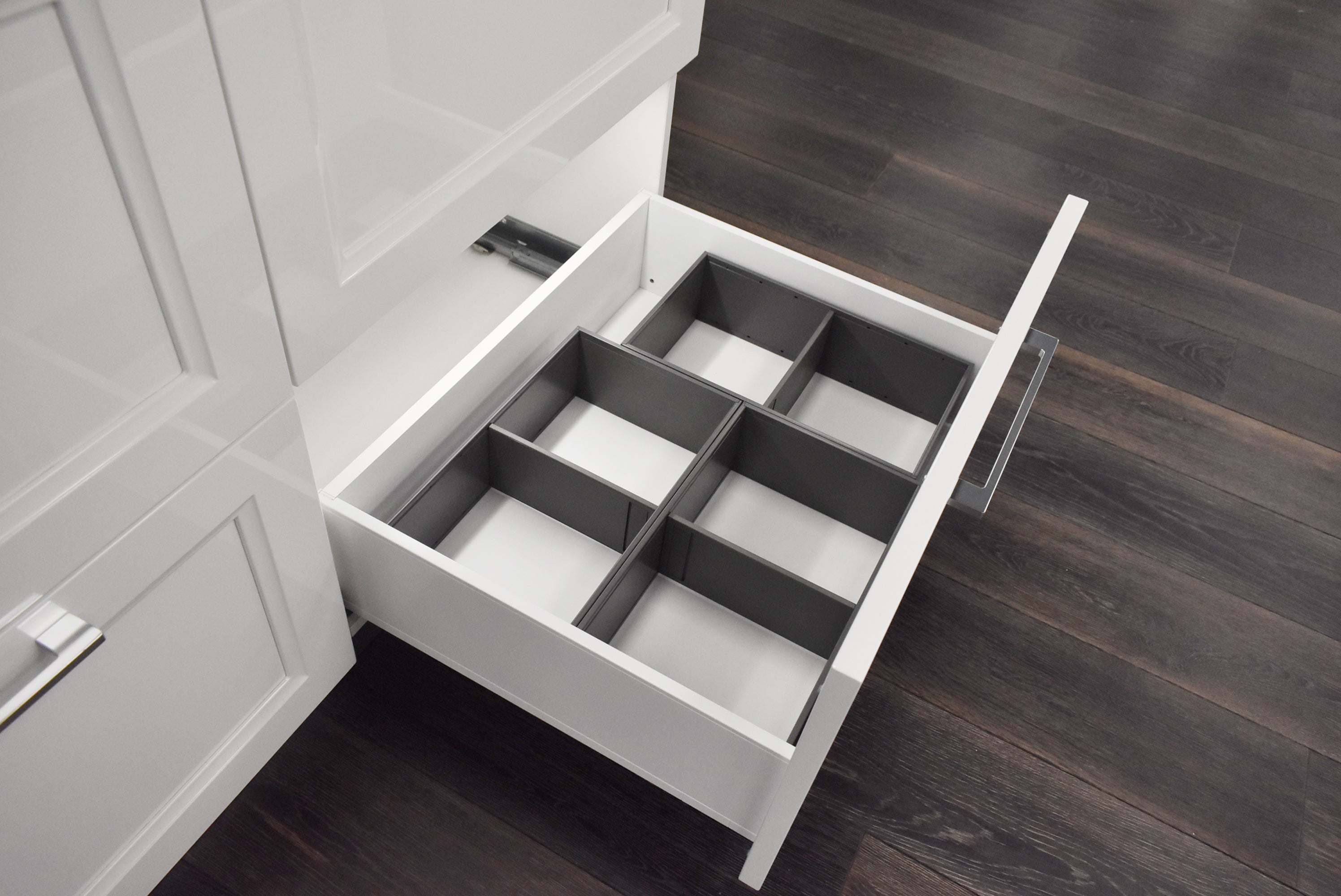 Composit Marilyn Glossy White Modern Showroom Display Kitchen