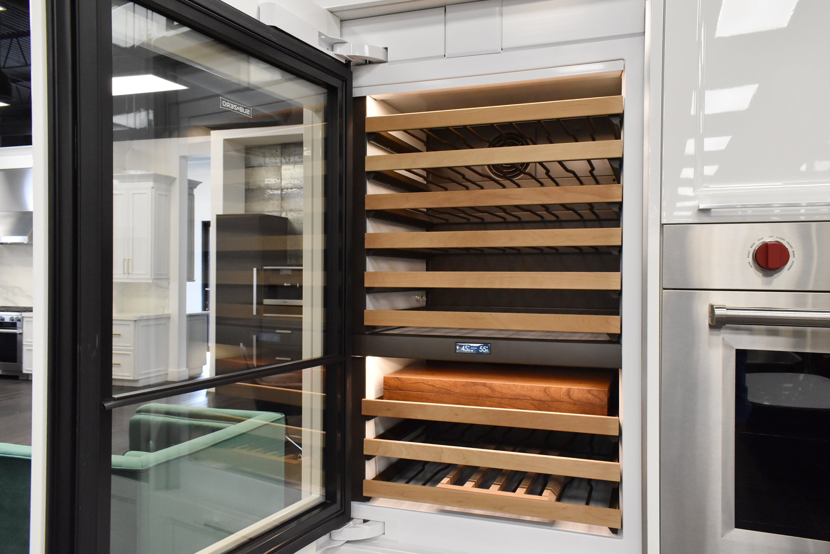 Composit Marilyn Glossy White Modern Showroom Display Kitchen