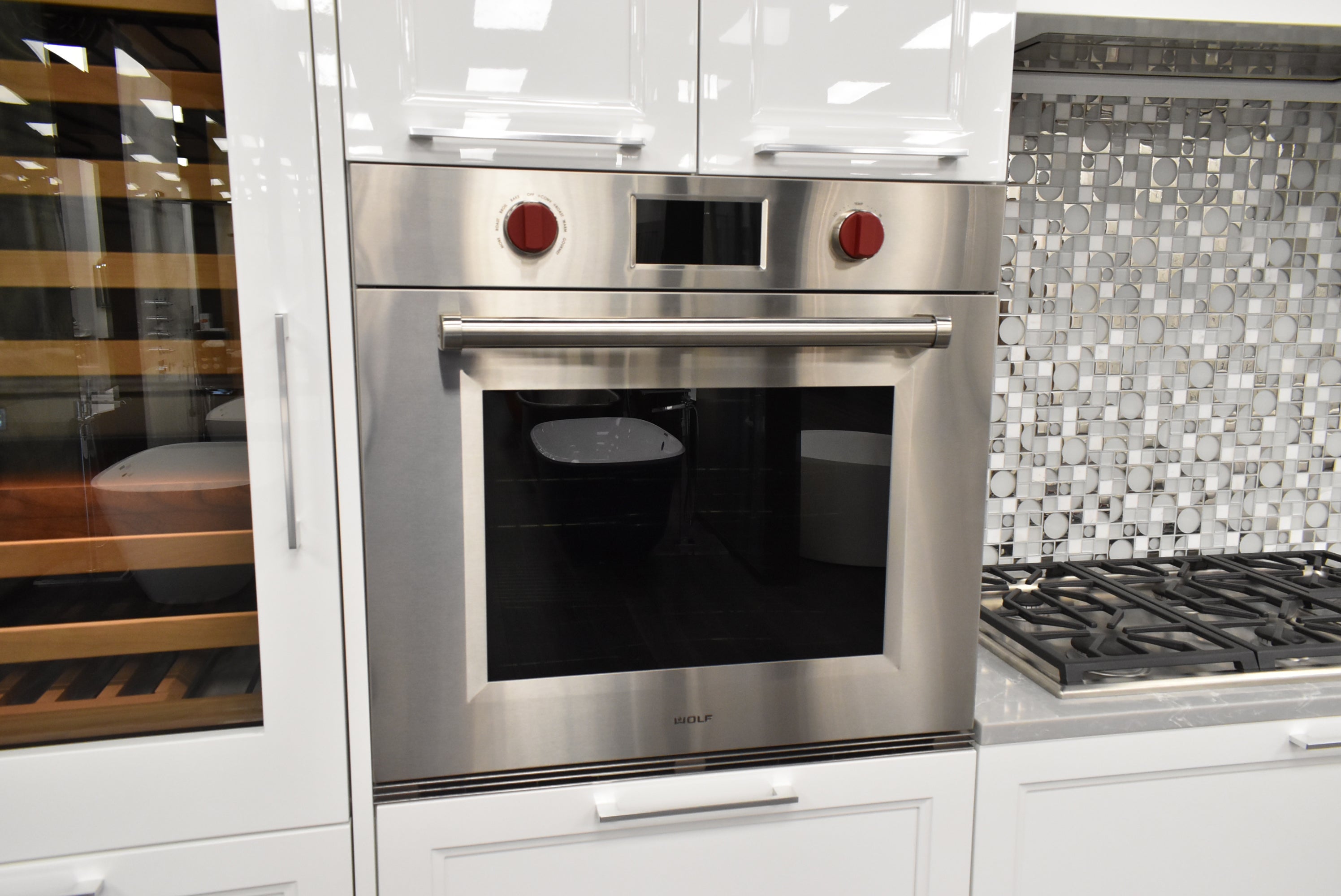 Composit Marilyn Glossy White Modern Showroom Display Kitchen