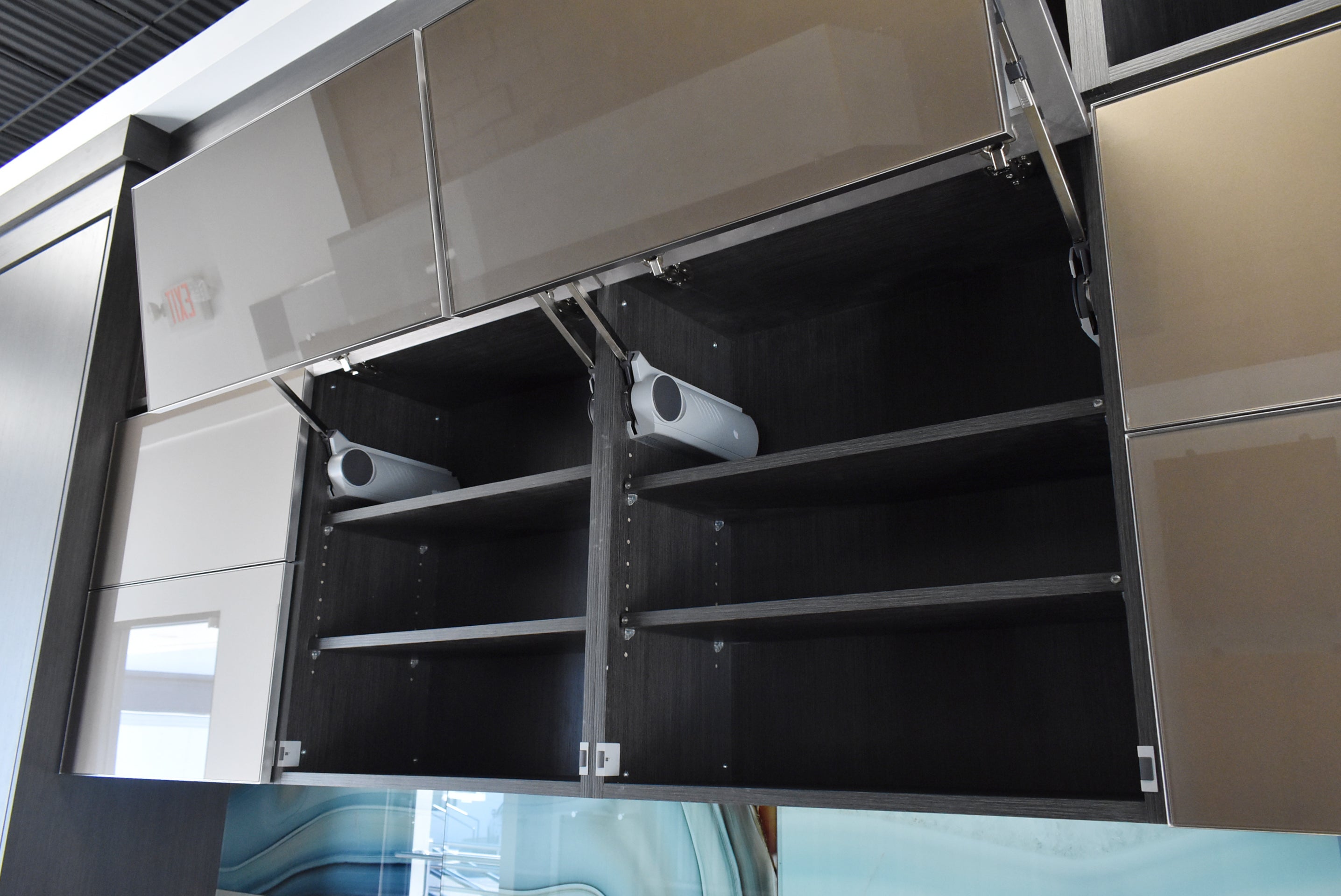 Composit Linea Touch Mocha Modern Showroom Display Kitchen