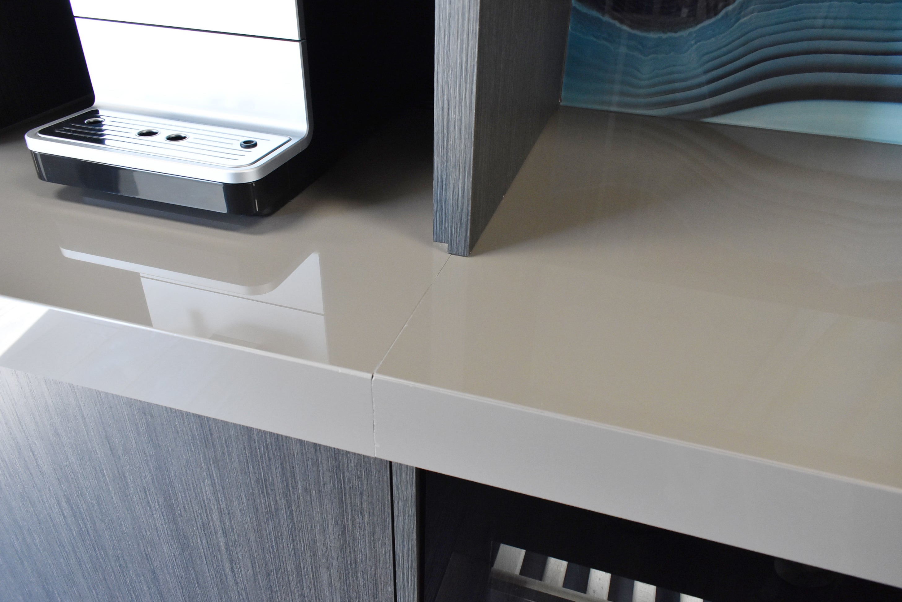 Composit Linea Touch Mocha Modern Showroom Display Kitchen