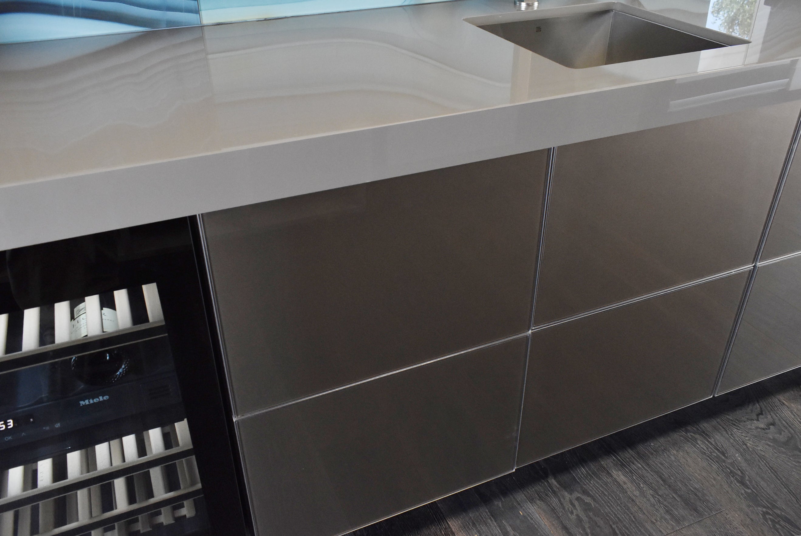 Composit Linea Touch Mocha Modern Showroom Display Kitchen