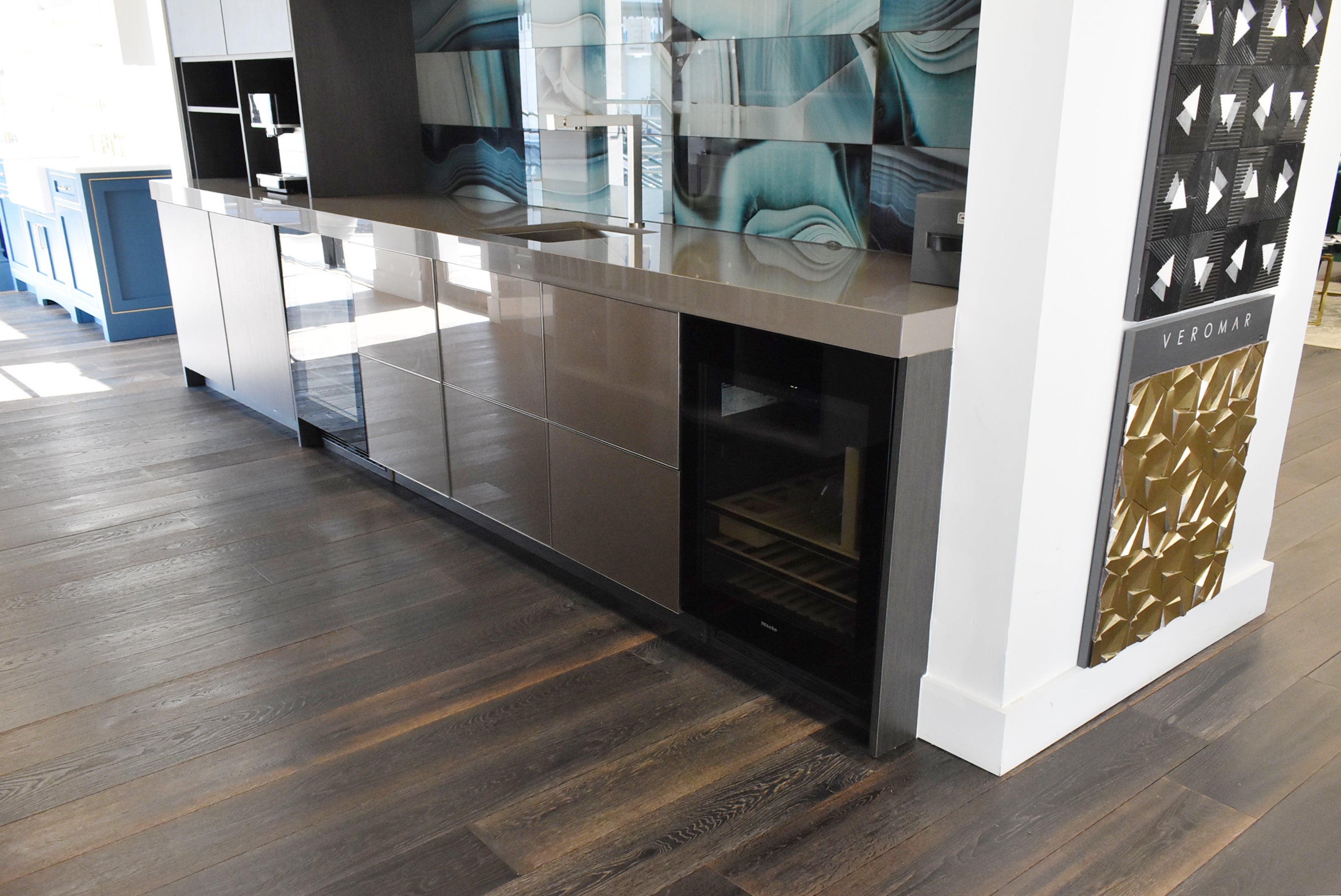 Composit Linea Touch Mocha Modern Showroom Display Kitchen