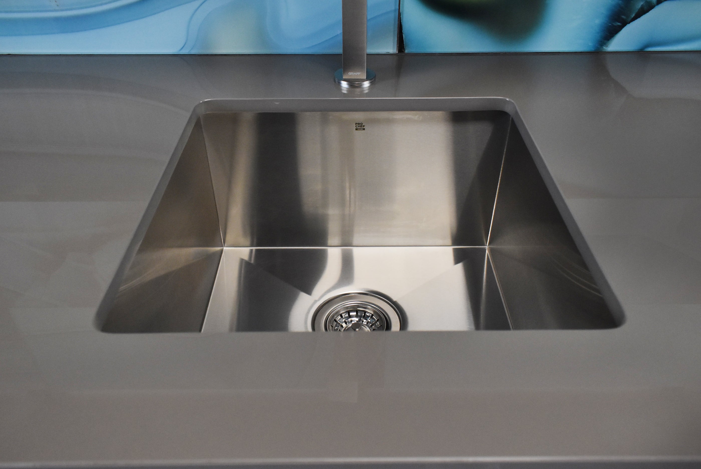 Composit Linea Touch Mocha Modern Showroom Display Kitchen