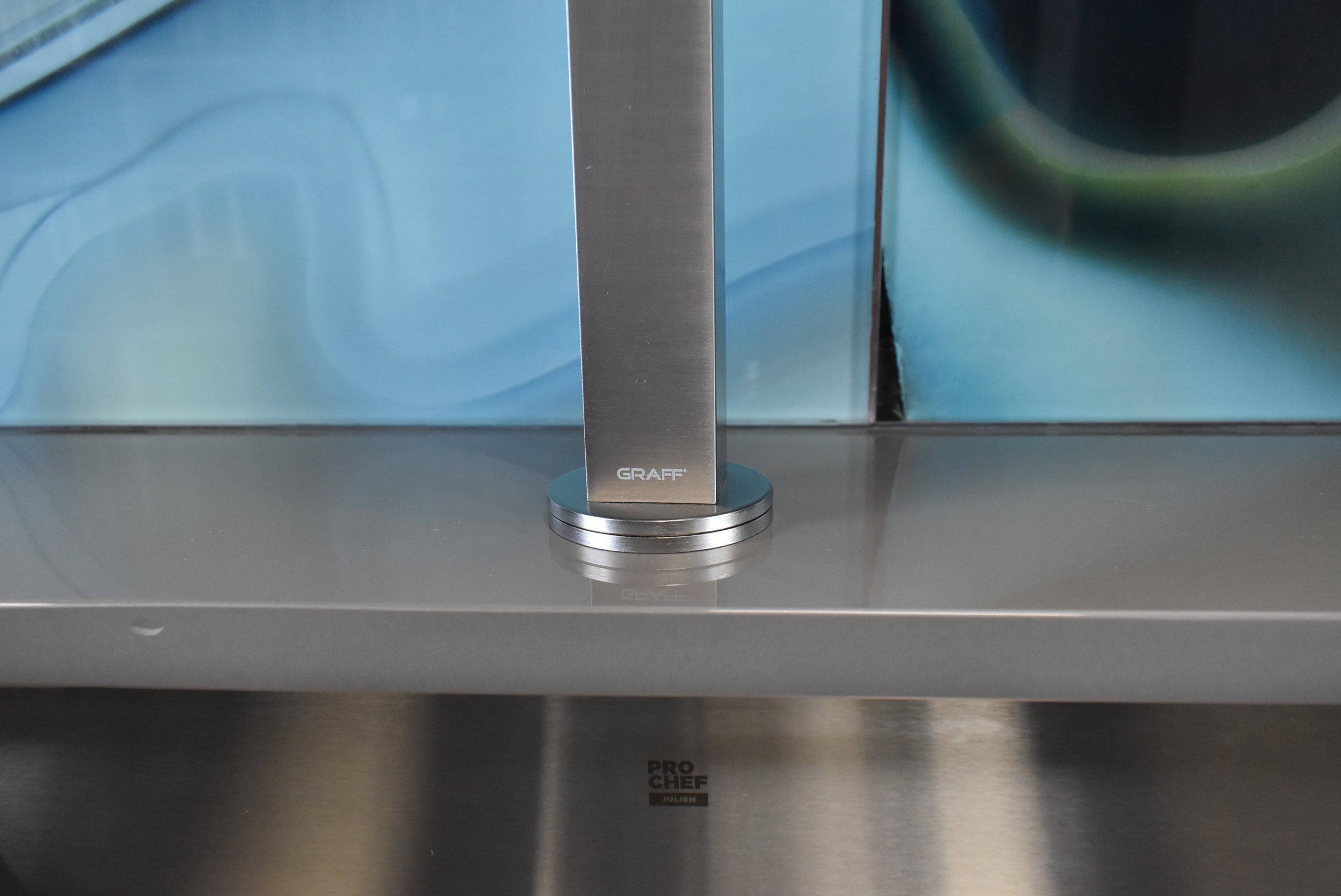 Composit Linea Touch Mocha Modern Showroom Display Kitchen