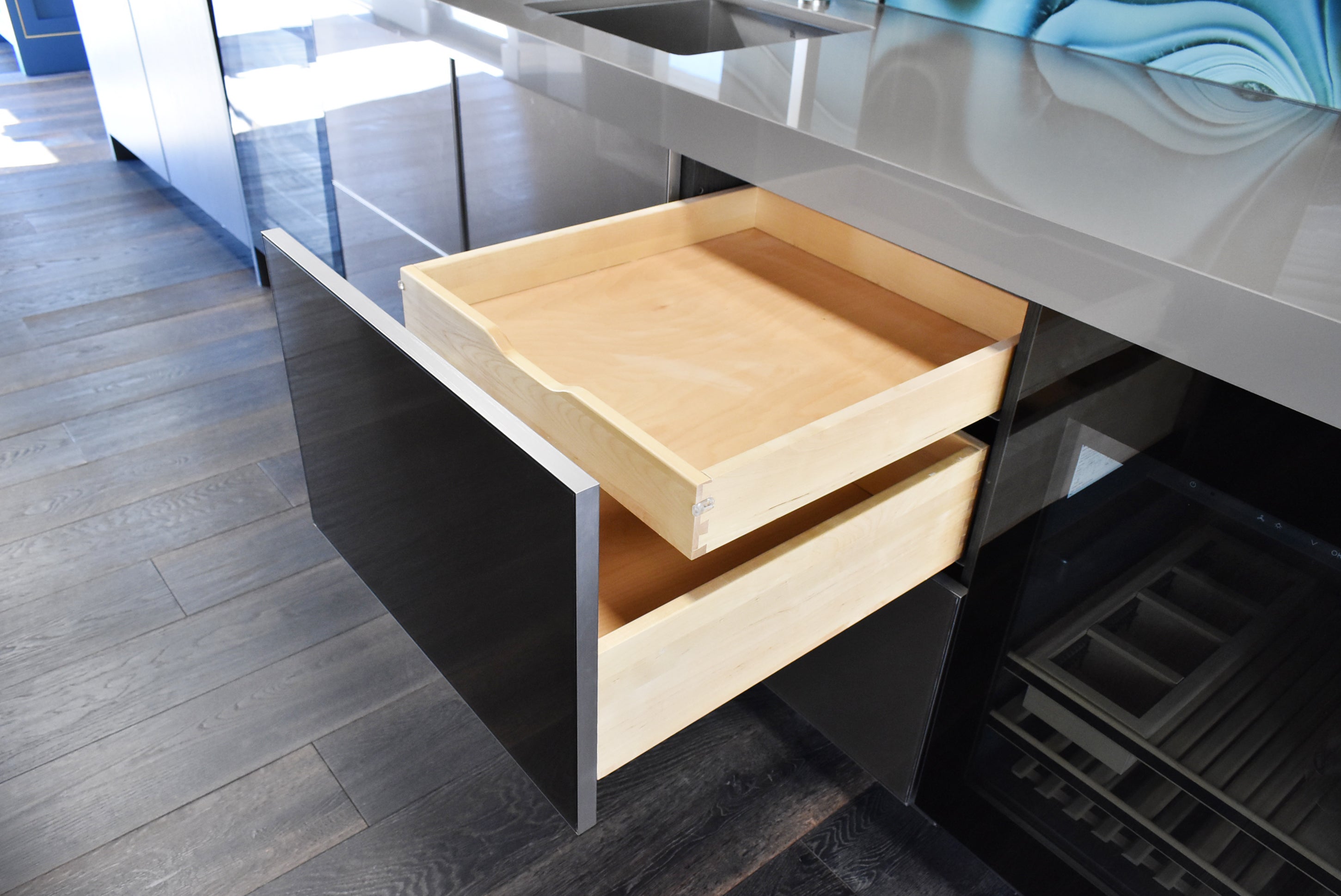 Composit Linea Touch Mocha Modern Showroom Display Kitchen