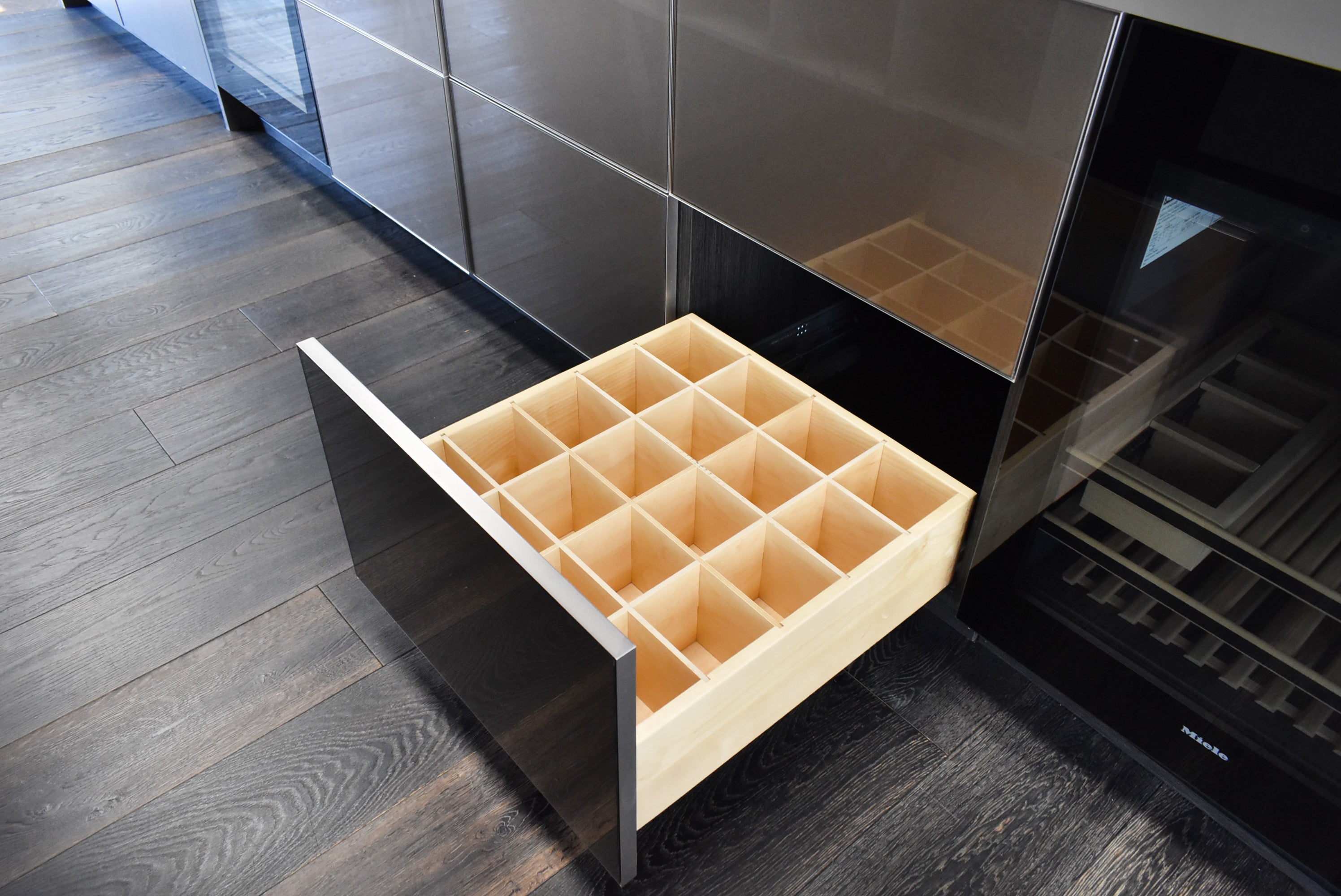 Composit Linea Touch Mocha Modern Showroom Display Kitchen