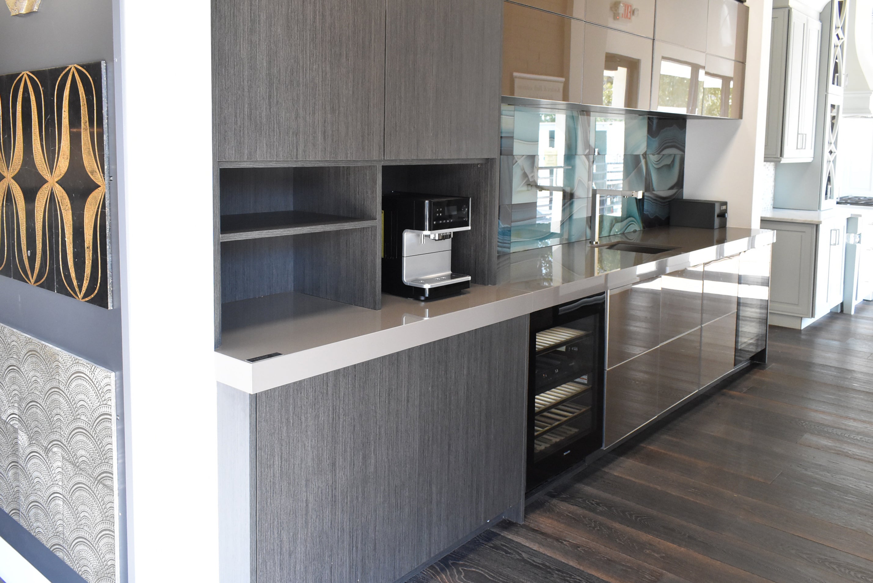 Composit Linea Touch Mocha Modern Showroom Display Kitchen