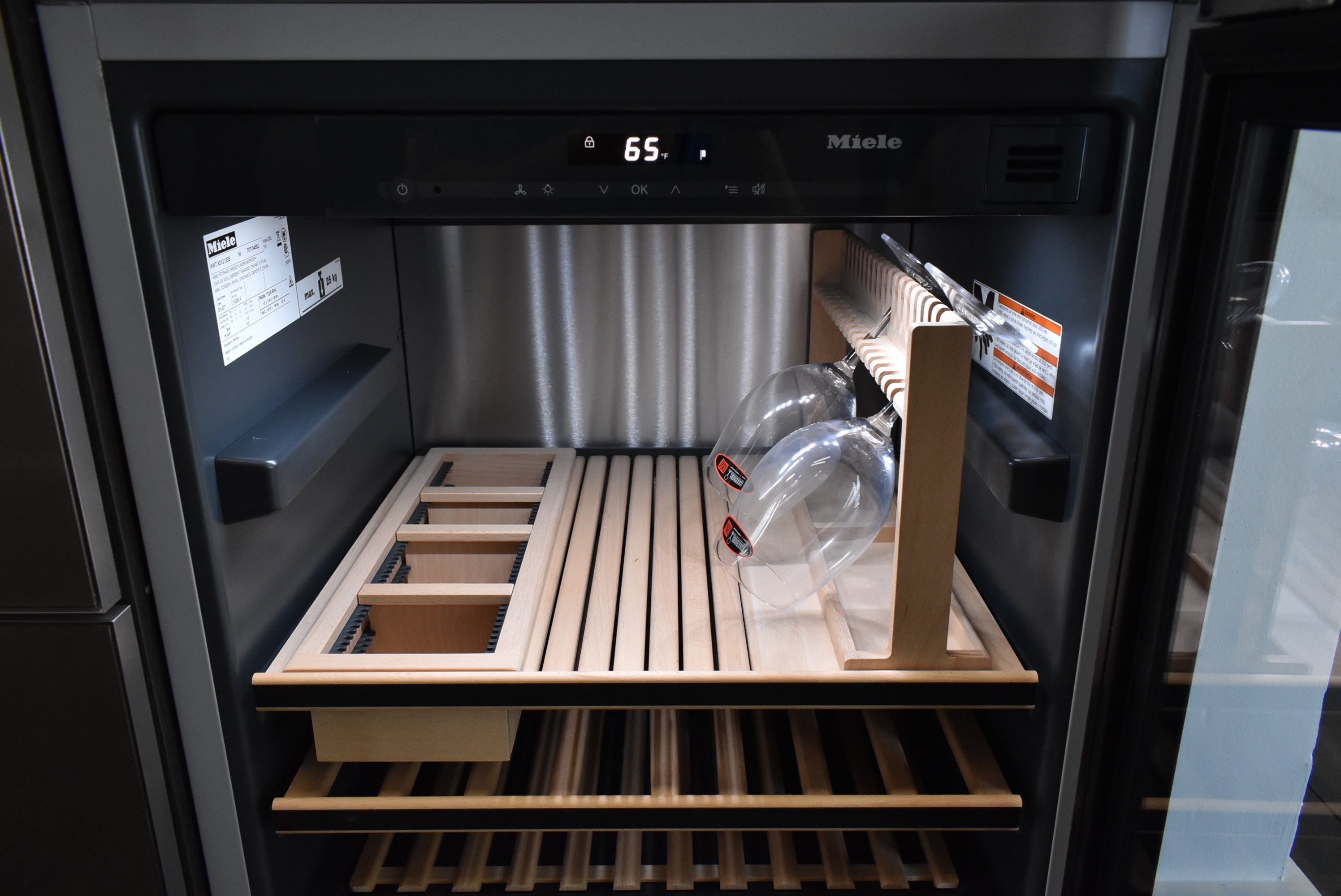 Composit Linea Touch Mocha Modern Showroom Display Kitchen