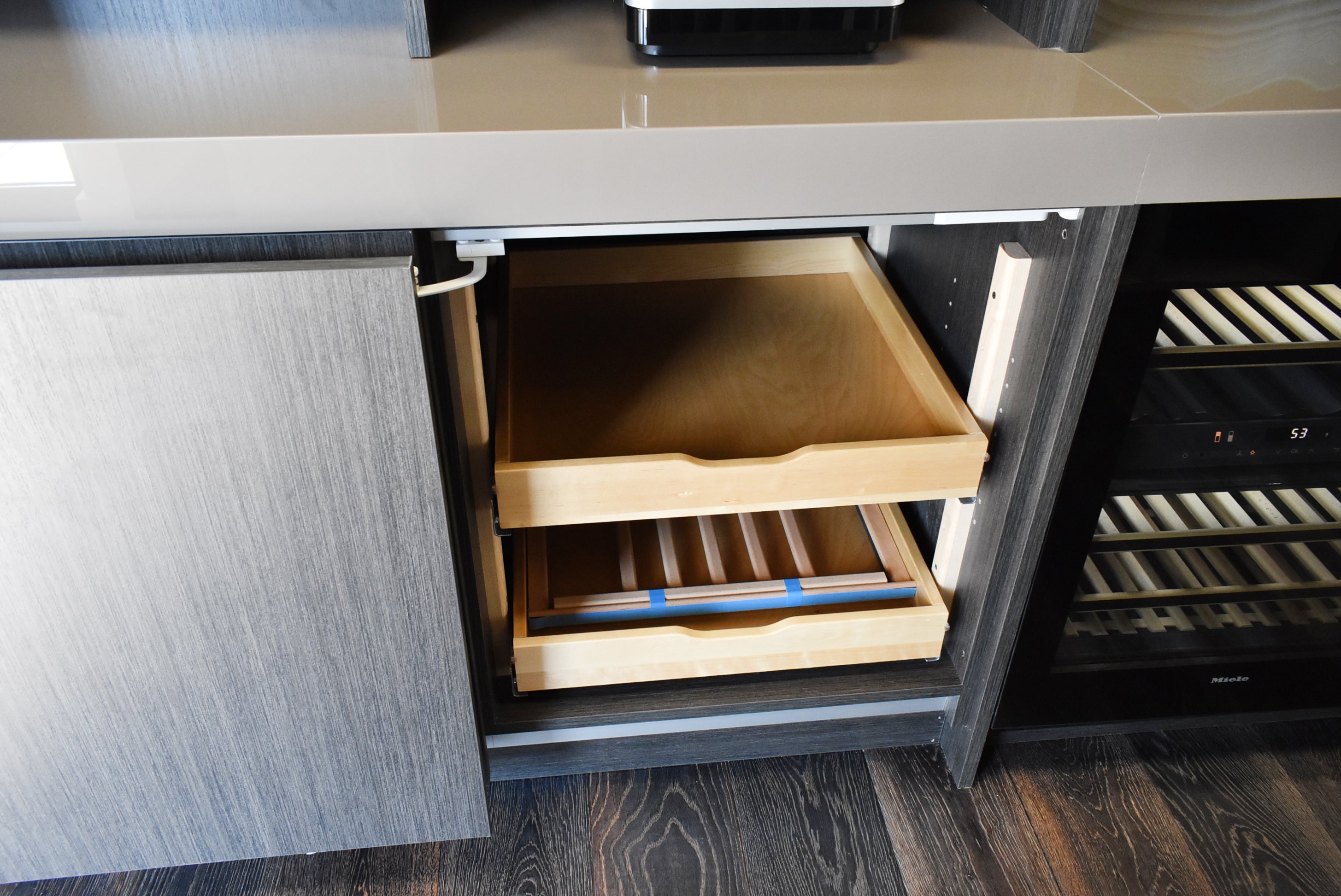 Composit Linea Touch Mocha Modern Showroom Display Kitchen