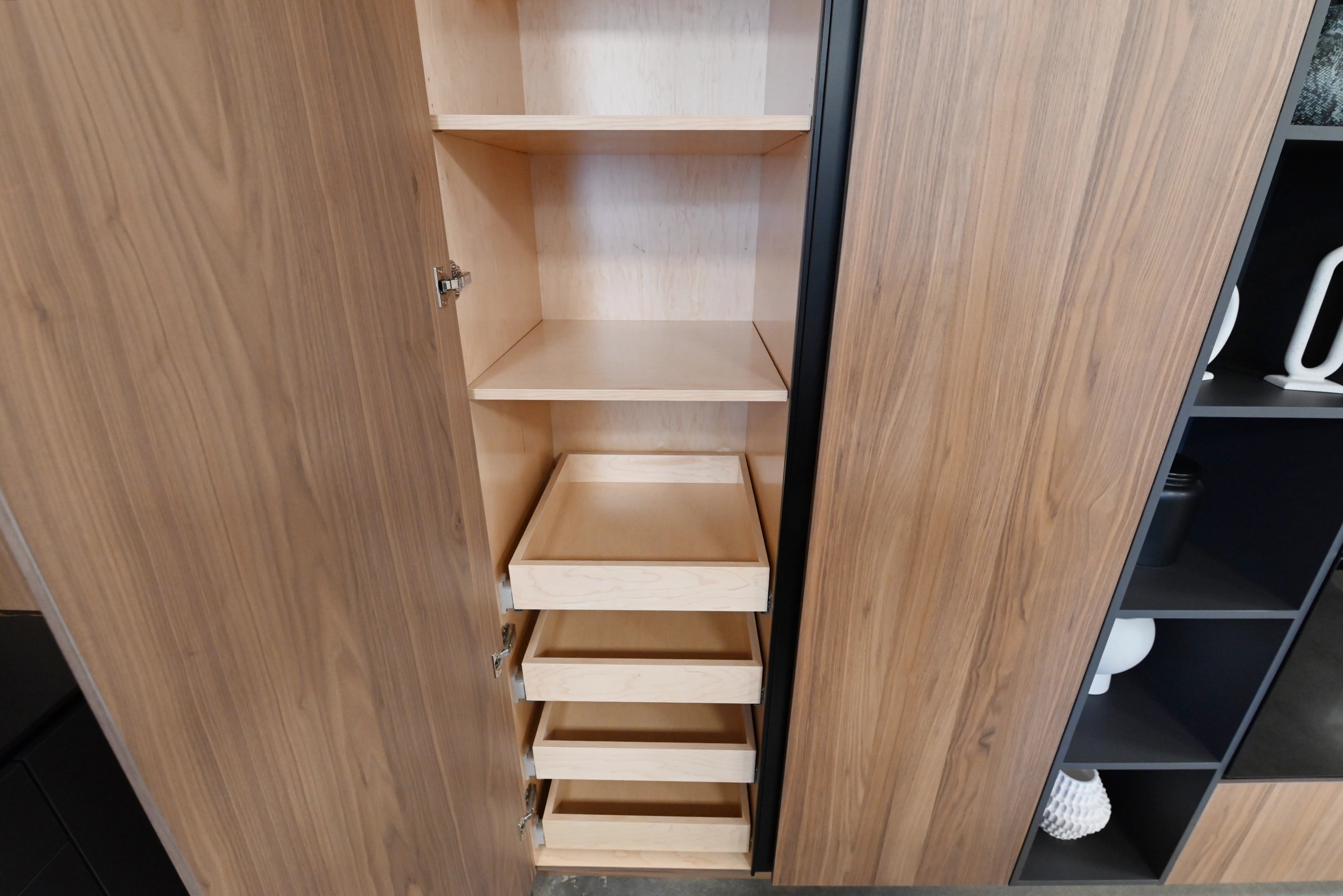 Lusso Eco-Friendly Natural Wood Modern Showroom Display Kitchen