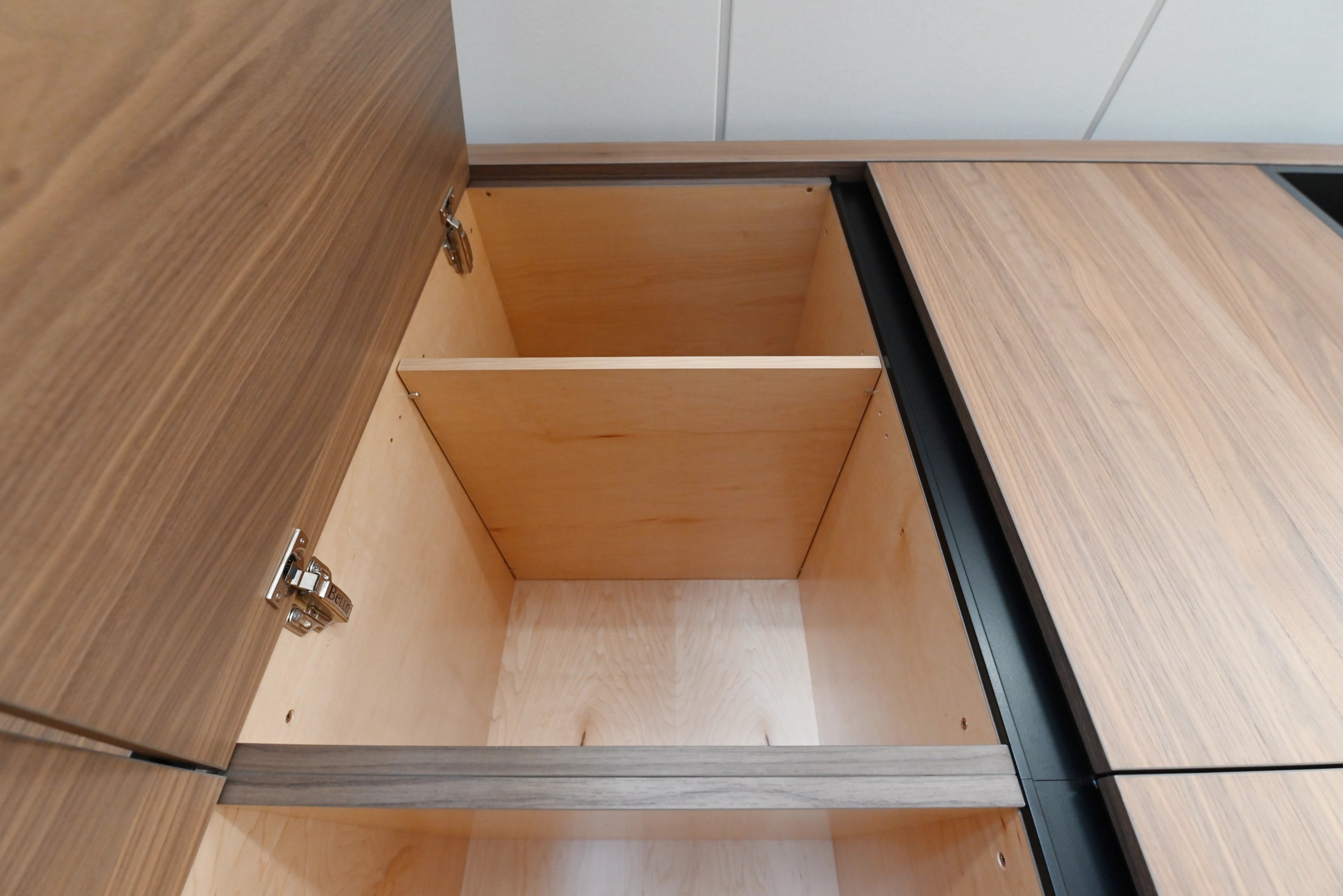 Lusso Eco-Friendly Natural Wood Modern Showroom Display Kitchen