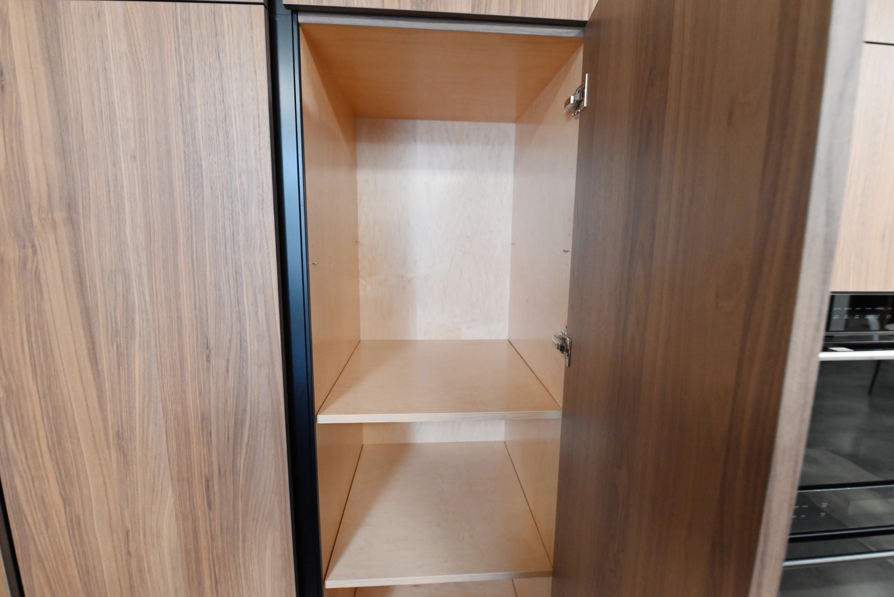 Lusso Eco-Friendly Natural Wood Modern Showroom Display Kitchen