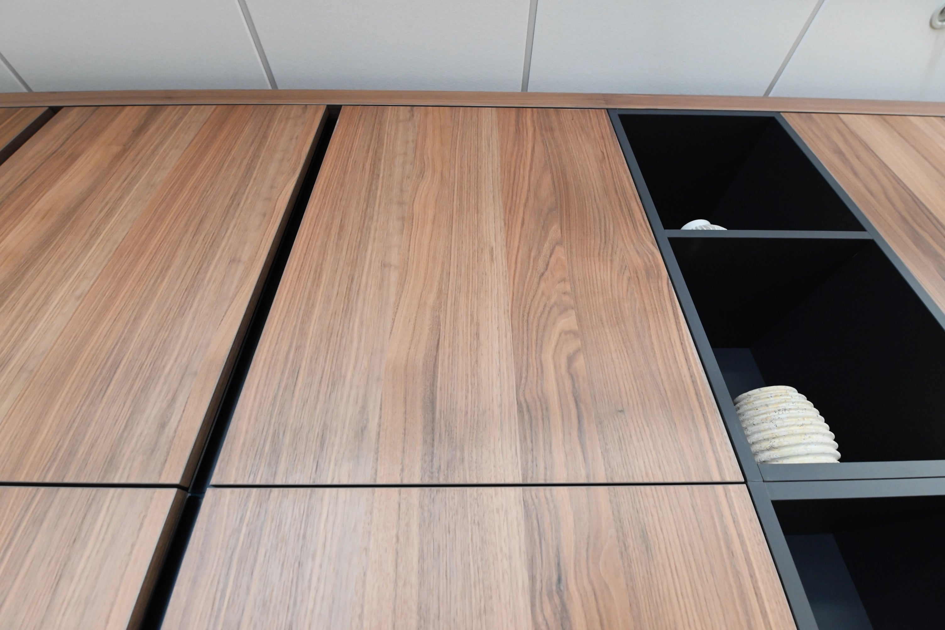 Lusso Eco-Friendly Natural Wood Modern Showroom Display Kitchen