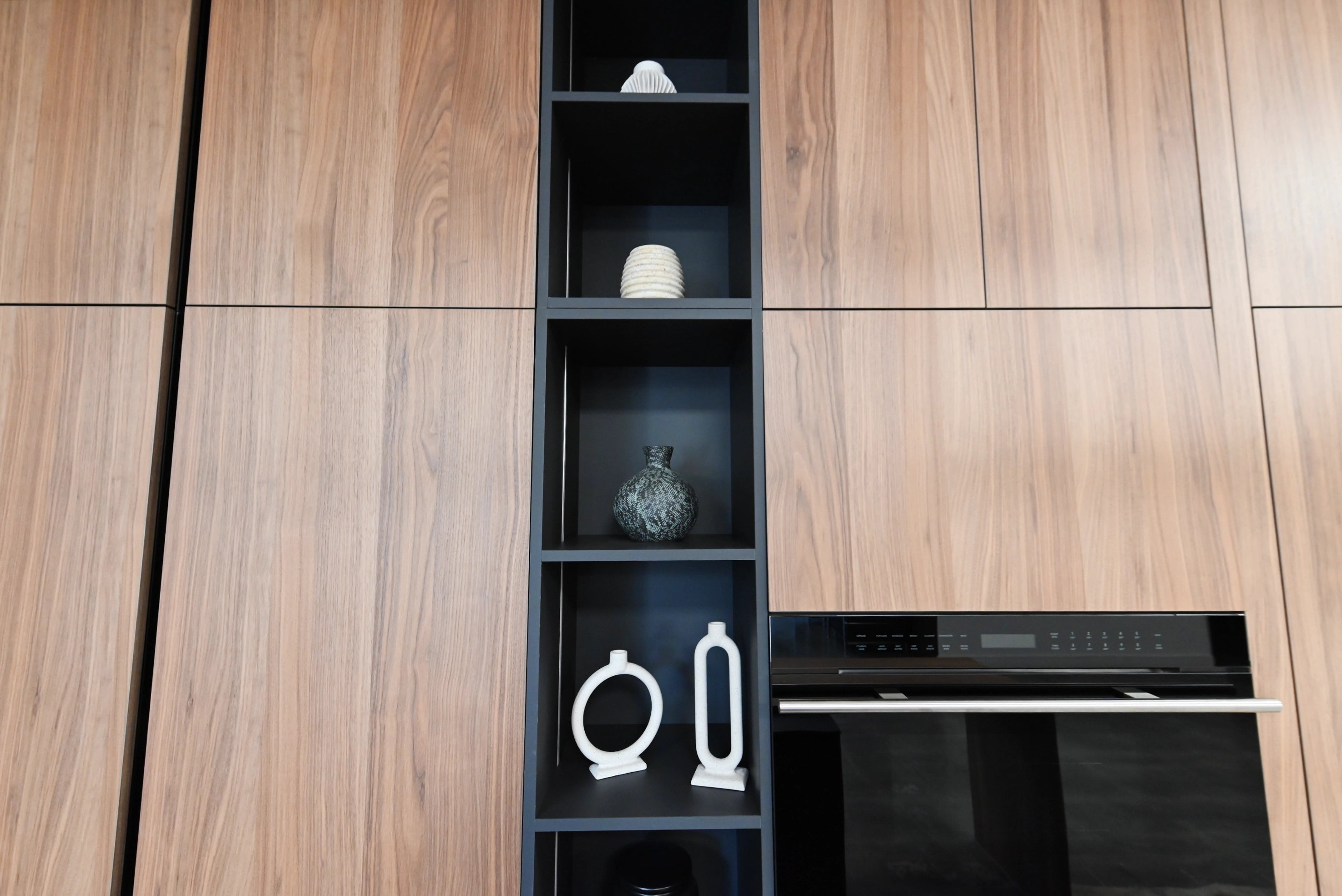 Lusso Eco-Friendly Natural Wood Modern Showroom Display Kitchen