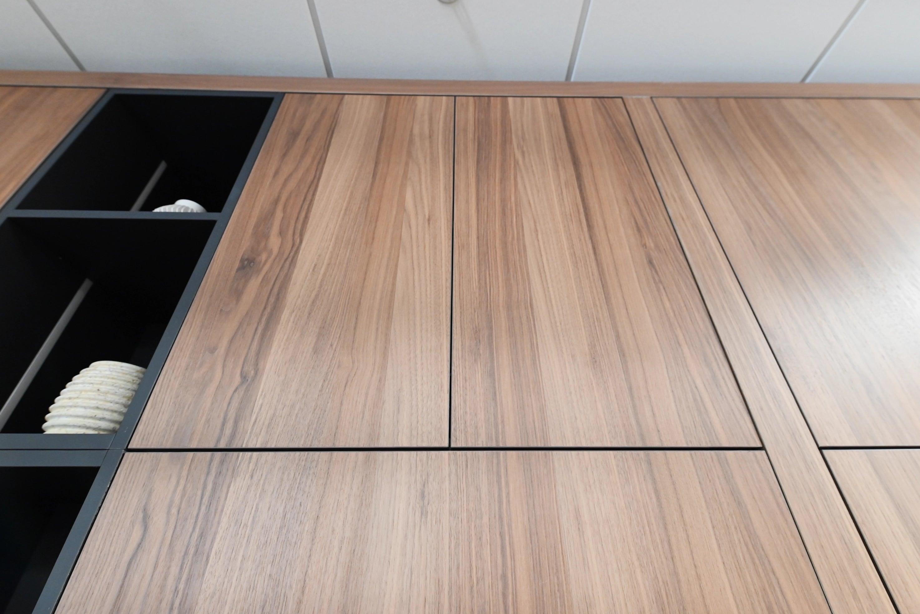 Lusso Eco-Friendly Natural Wood Modern Showroom Display Kitchen