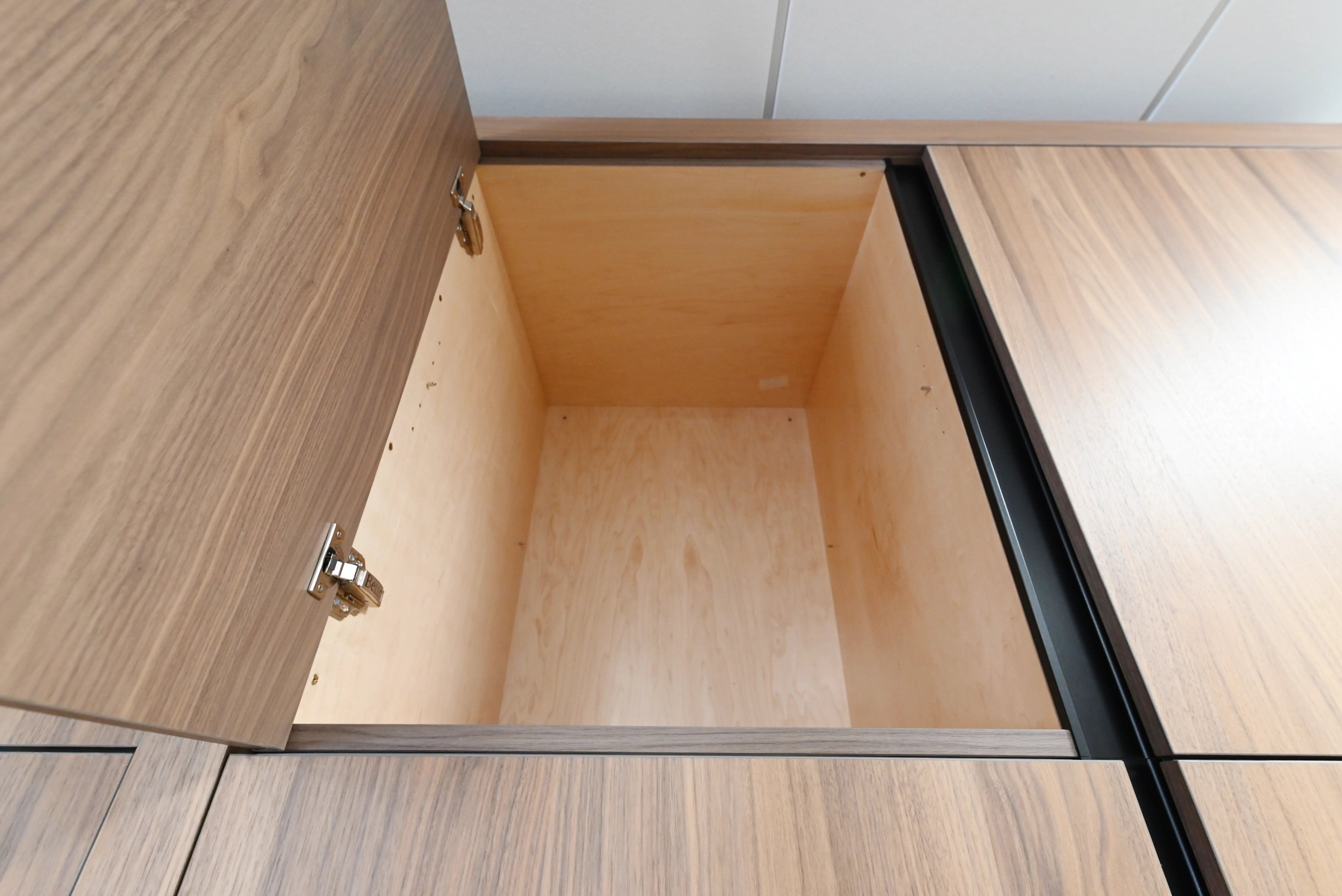 Lusso Eco-Friendly Natural Wood Modern Showroom Display Kitchen