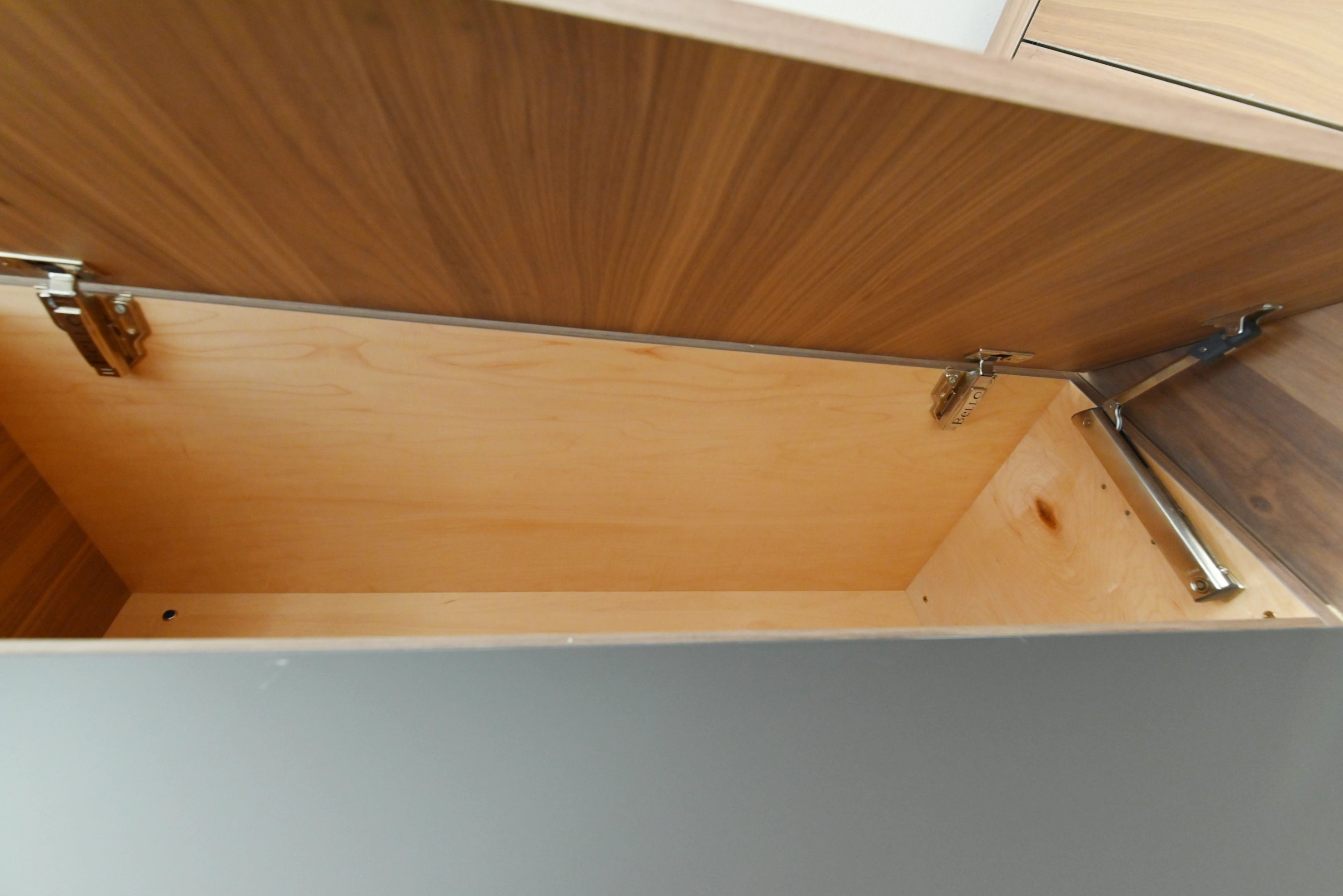 Lusso Eco-Friendly Natural Wood Modern Showroom Display Kitchen