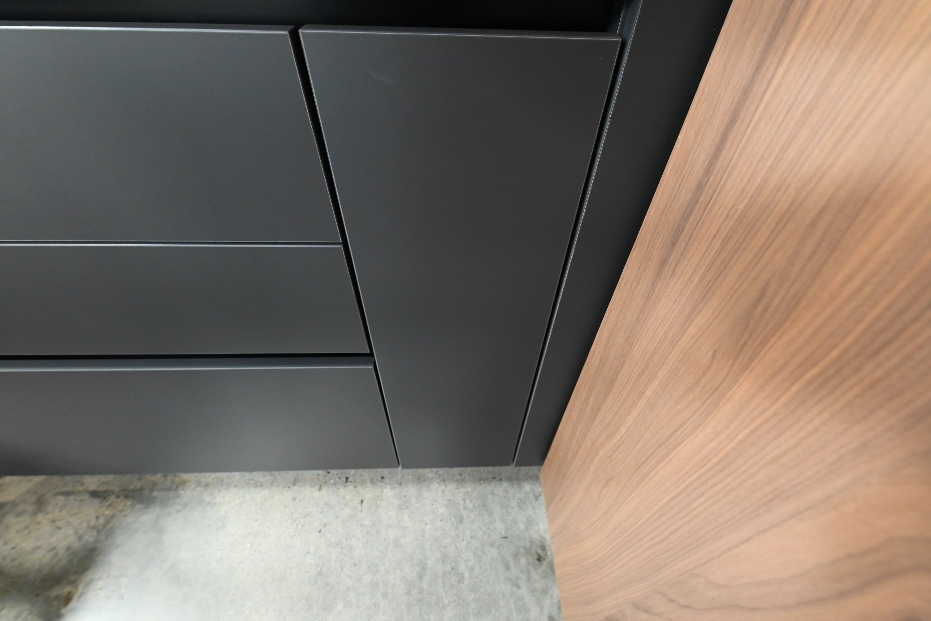 Lusso Eco-Friendly Natural Wood Modern Showroom Display Kitchen