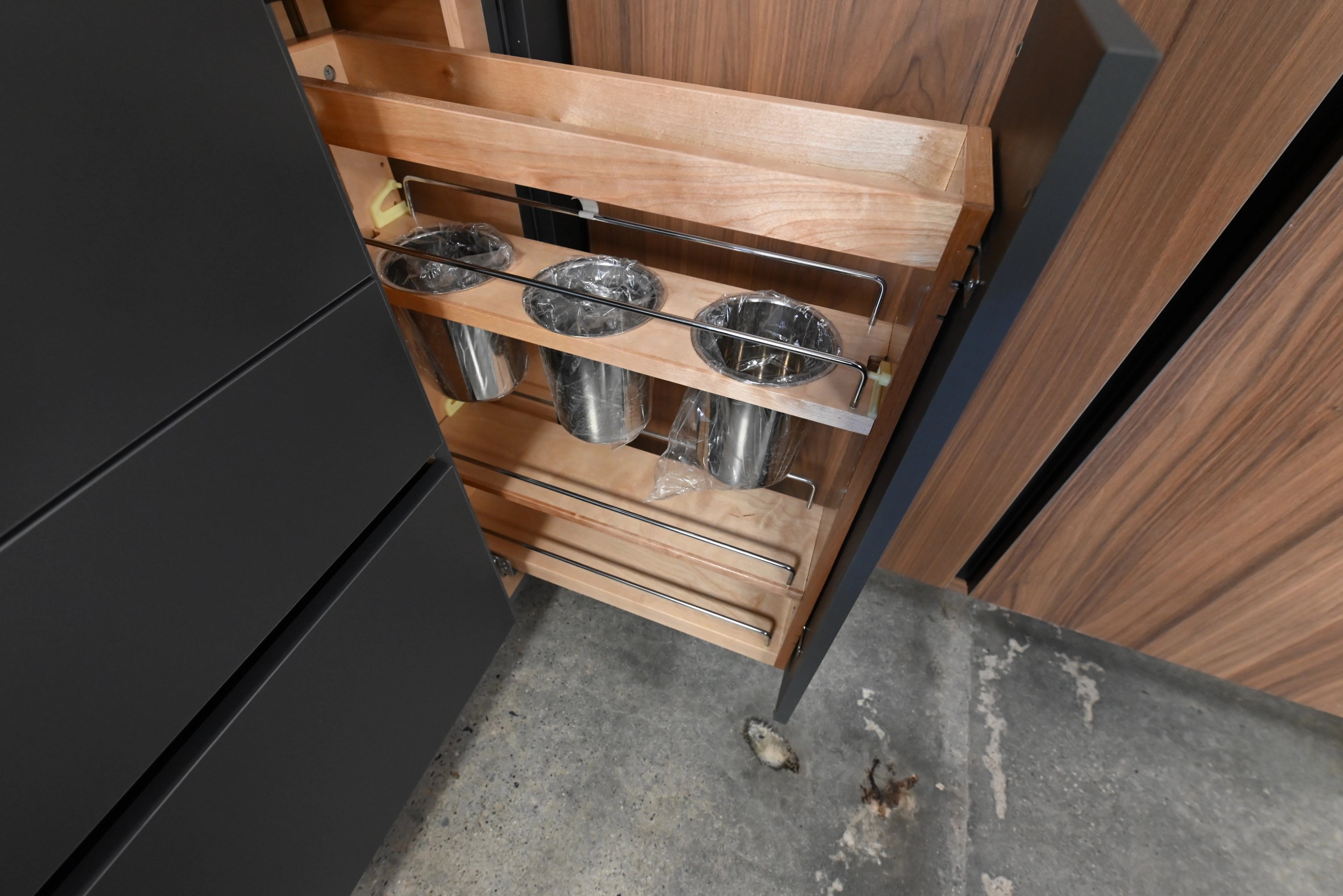 Lusso Eco-Friendly Natural Wood Modern Showroom Display Kitchen