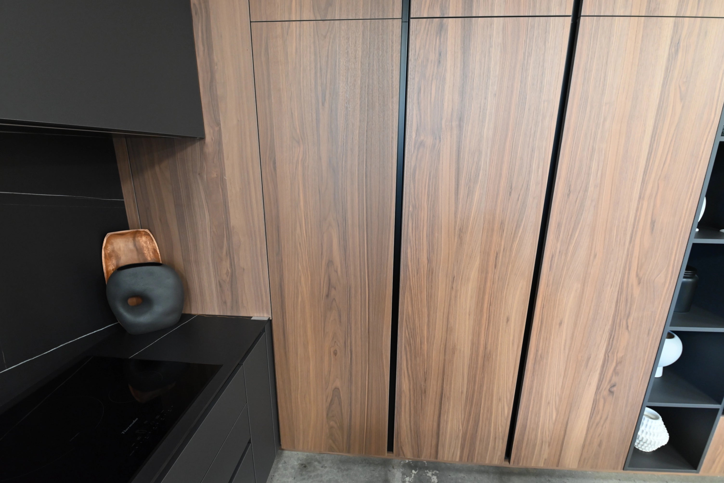 Lusso Eco-Friendly Natural Wood Modern Showroom Display Kitchen