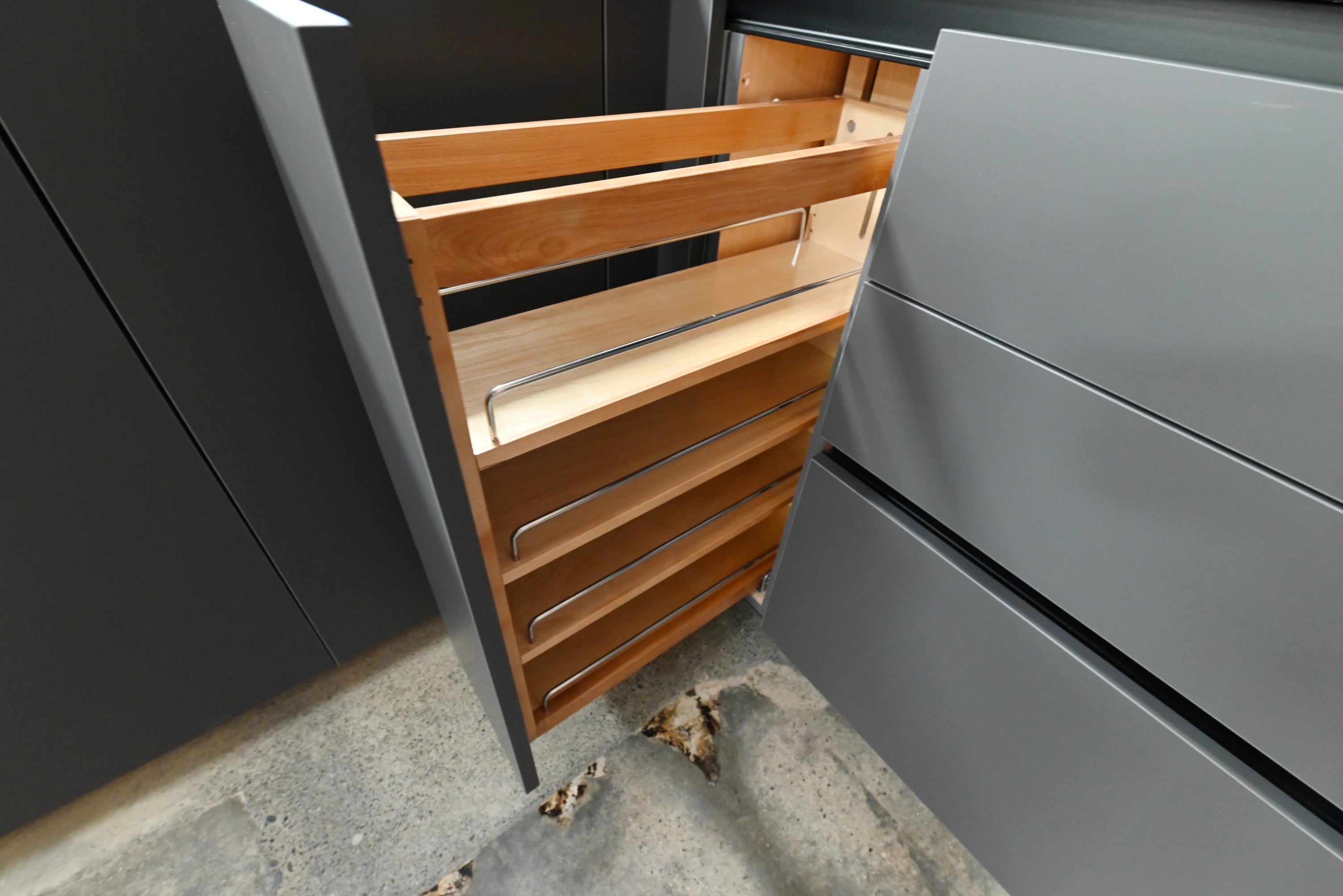 Lusso Eco-Friendly Natural Wood Modern Showroom Display Kitchen