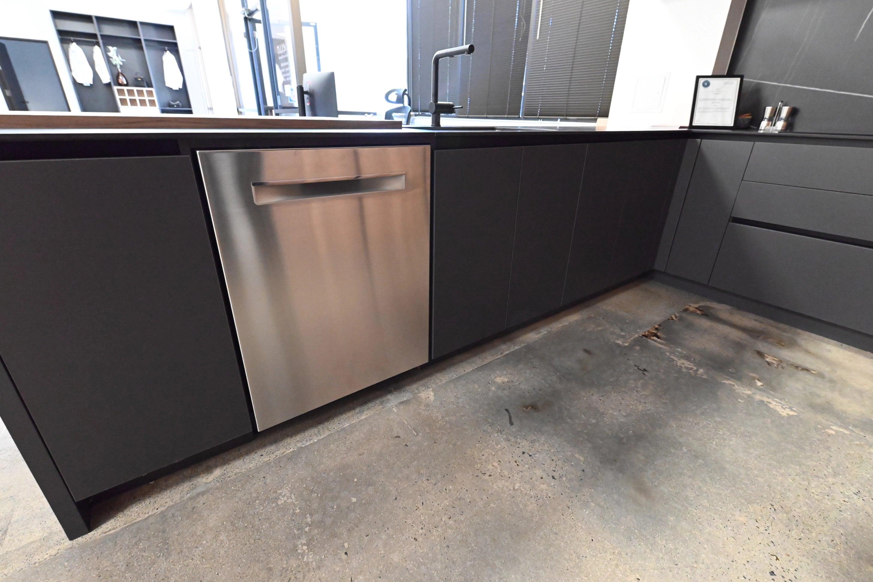 Lusso Eco-Friendly Natural Wood Modern Showroom Display Kitchen