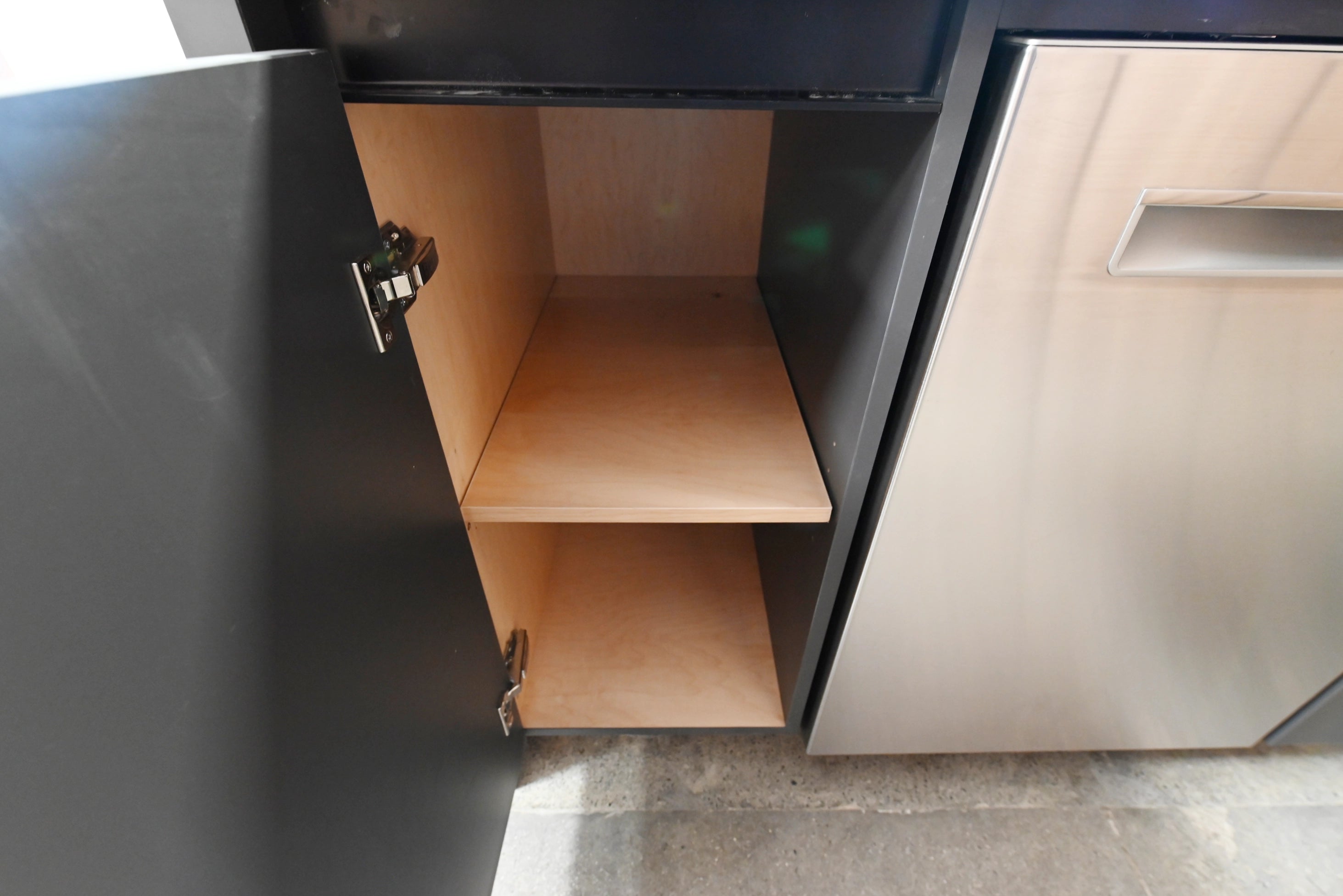 Lusso Eco-Friendly Natural Wood Modern Showroom Display Kitchen