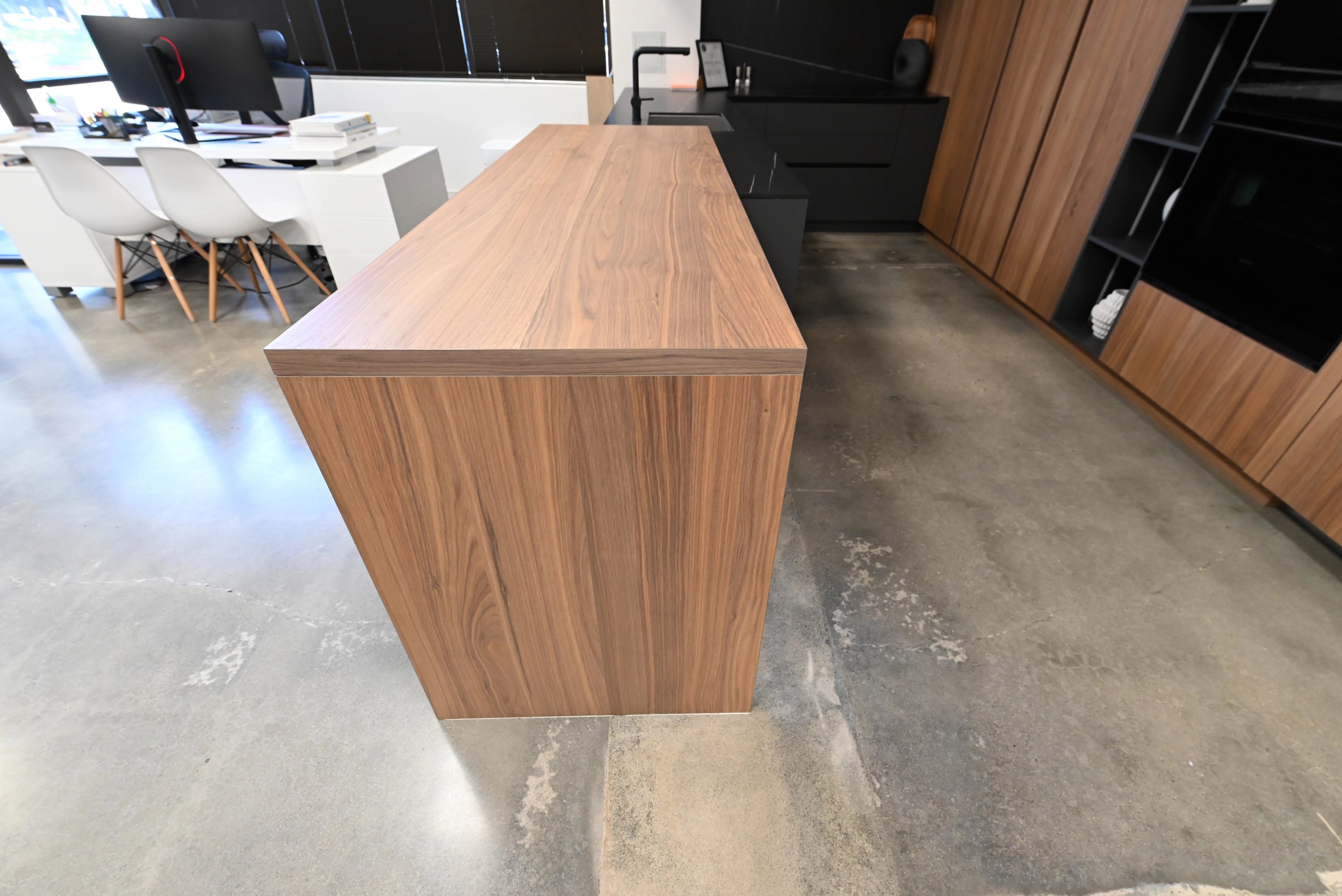 Lusso Eco-Friendly Natural Wood Modern Showroom Display Kitchen