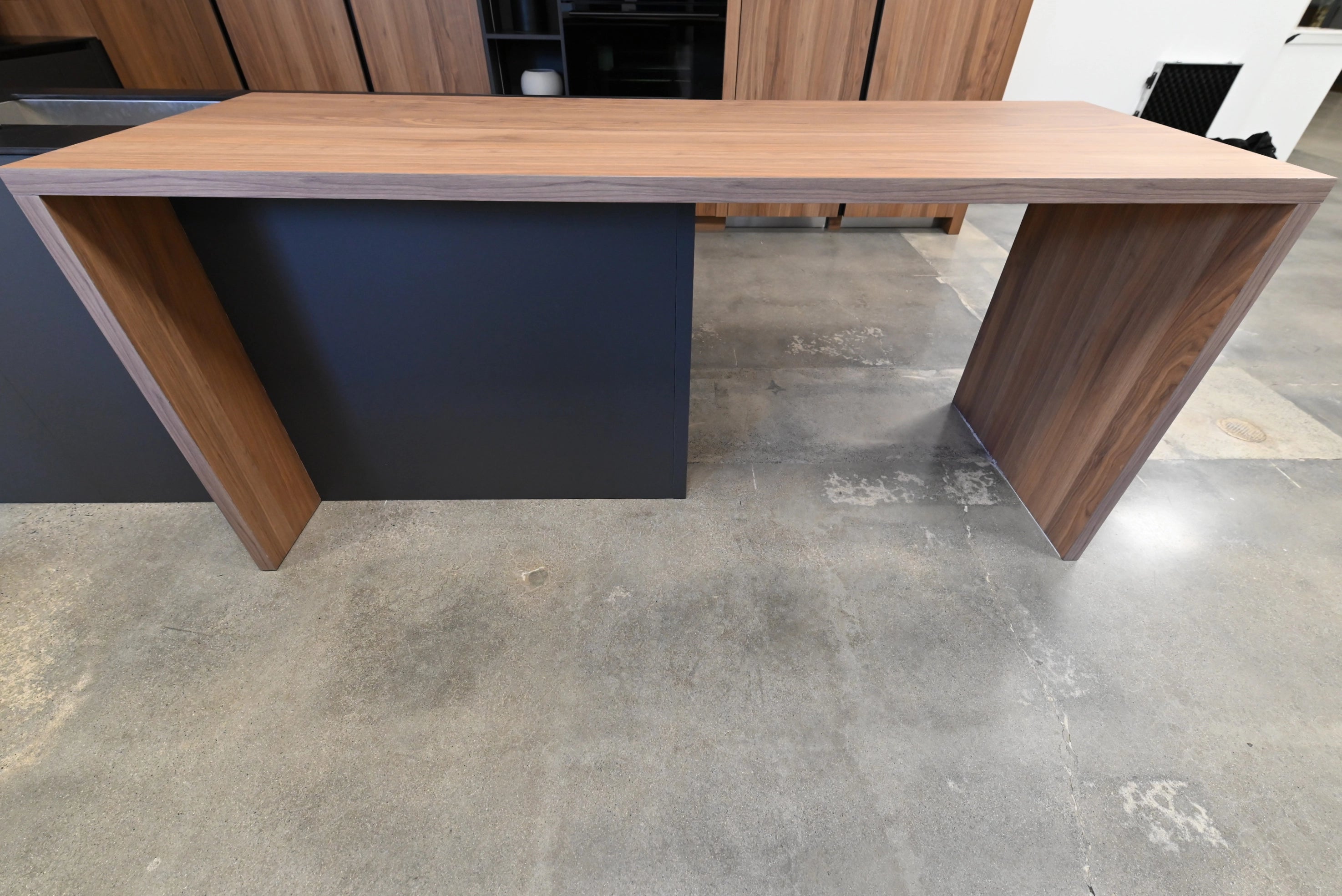 Lusso Eco-Friendly Natural Wood Modern Showroom Display Kitchen