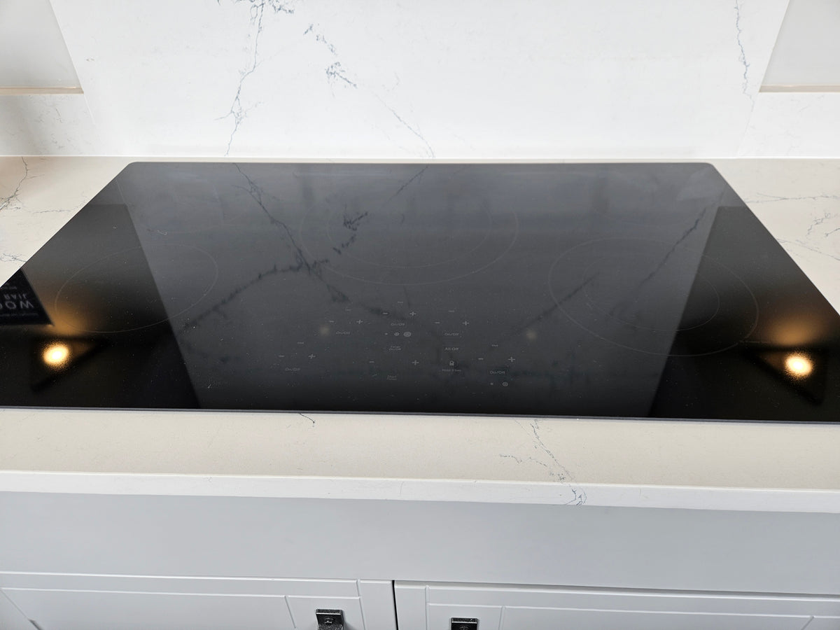 Wren Shaker Off White Matte Kitchen with Island & Appliances