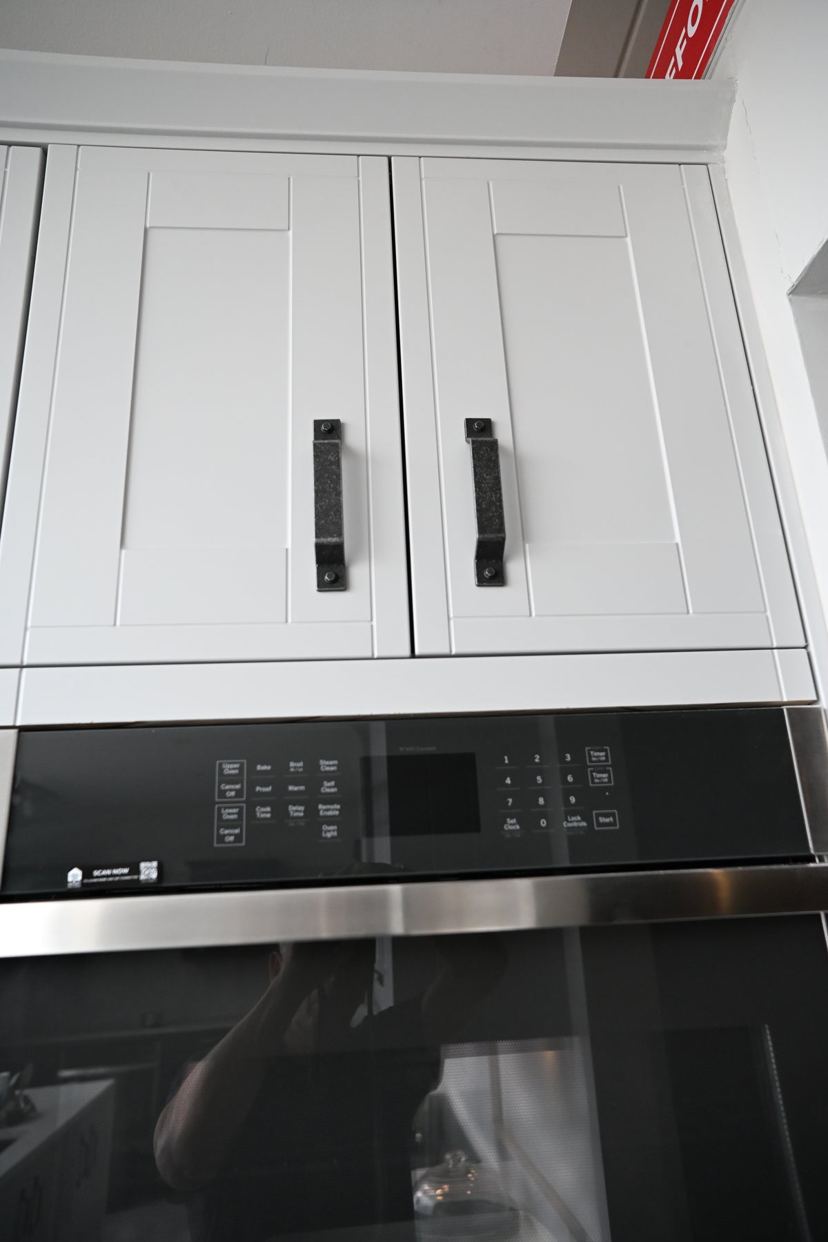 Wren Shaker Off White Matte Kitchen with Island & Appliances