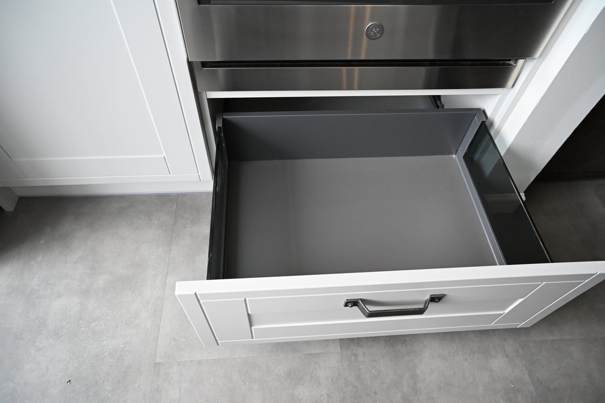 Wren Shaker Off White Matte Kitchen with Island & Appliances