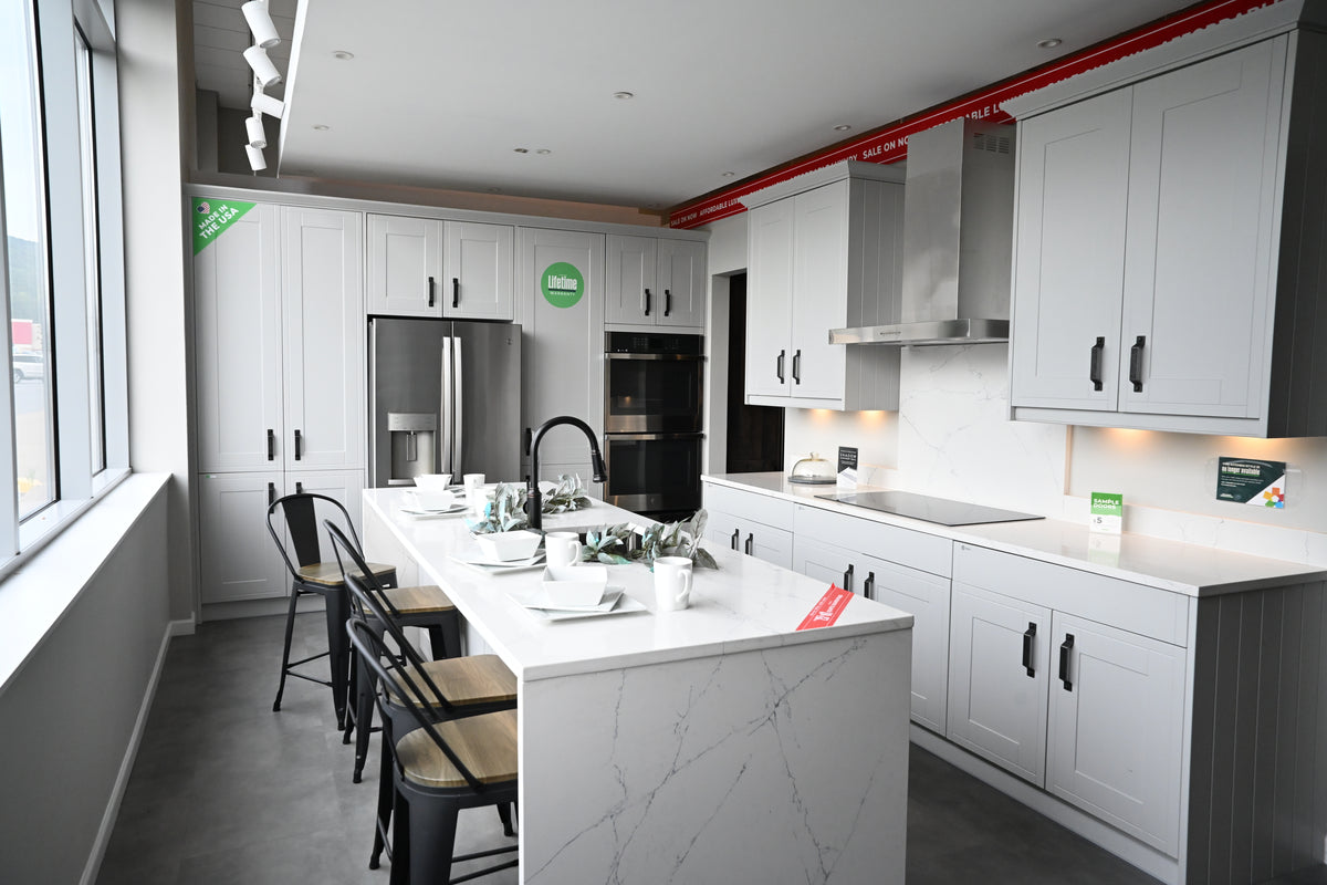 Wren Shaker Off White Matte Kitchen with Island & Appliances