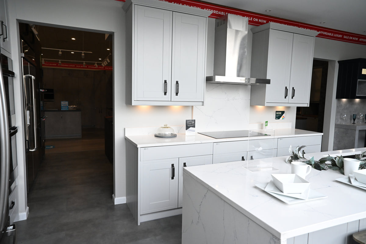Wren Shaker Off White Matte Kitchen with Island & Appliances