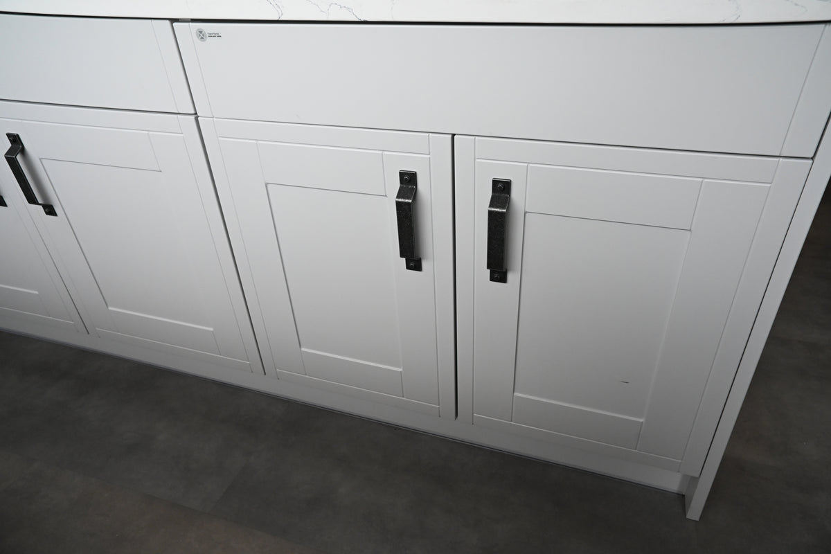 Wren Shaker Off White Matte Kitchen with Island & Appliances